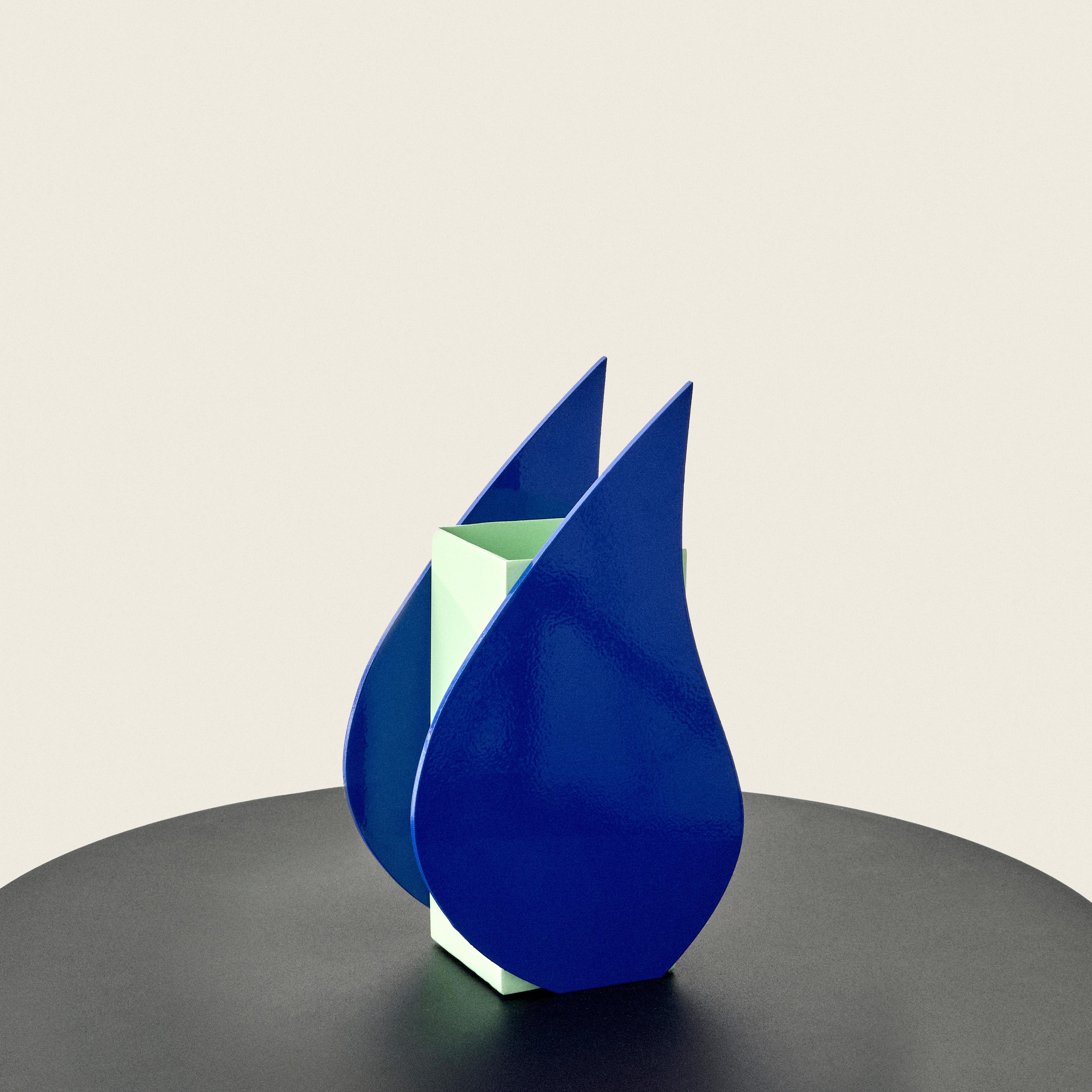 Animate Object's vase collection takes inspiration from the merging of abstract cut-out shapes and forms to create unique decorative pieces. The Ocean Vase takes cues from the beauty of the sea. Its shape, resembling a frozen droplet of water, adds