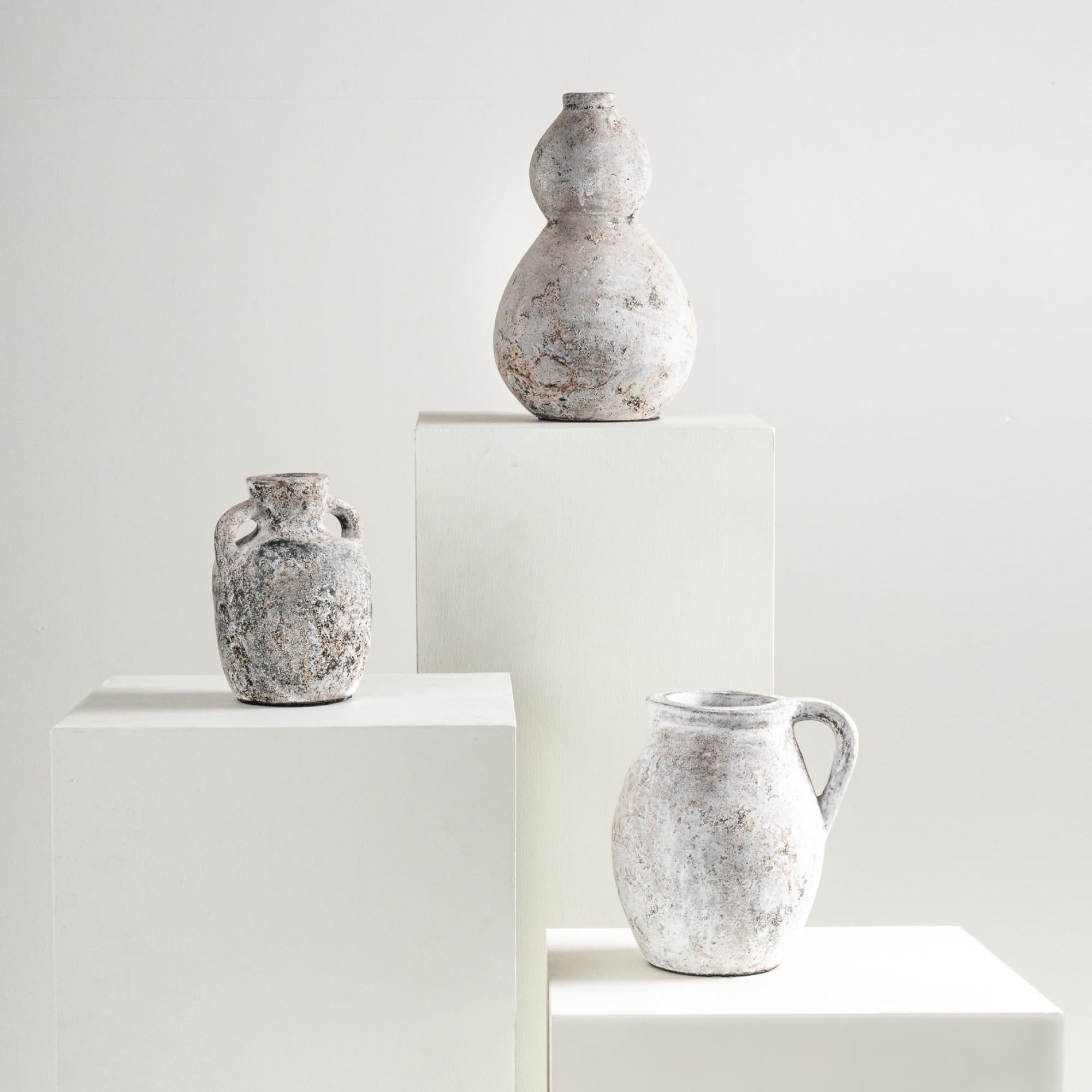 Vaso Ocean, Terracotta strutturata fatta a mano in bianco rustico In condizioni Nuovo in vendita a New York, US