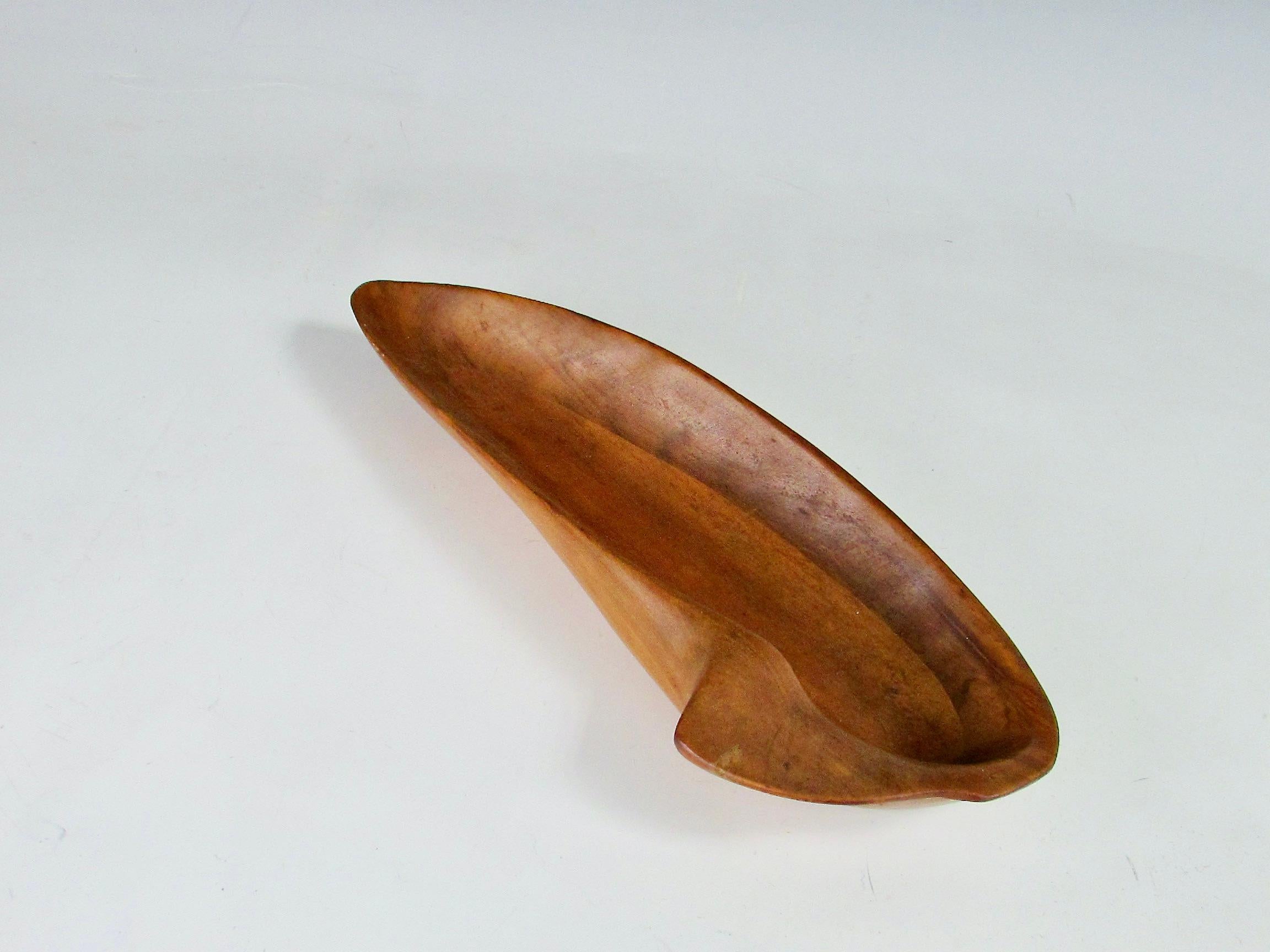 Mid-Century Modern  Oceana wood bowl branded Russel Wright retains early original Klise paper label For Sale