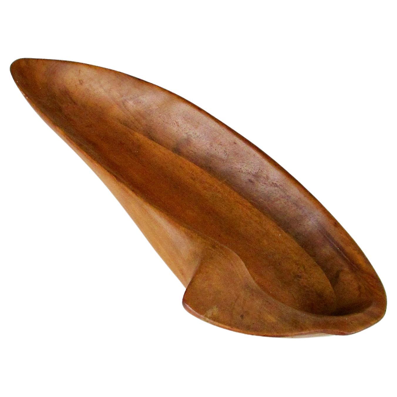 Le bol en bois Oceana de la marque Russel Wood Wrights conserve l'étiquette en papier d'origine de Klise.