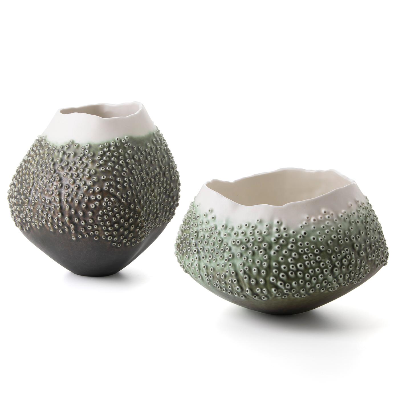 Oceania is a porcelain vase, part of the Porifera Collection, a hymn to the beauty of the marine world, with a myriad of tiny holes. The texture, inspired by corals, celebrates the Ocean, astonishing for the exotic shapes of its creatures. Each