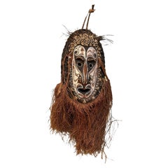 Masque océanique en bambou avec de longs cheveux de Nouvelle-Guinée