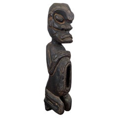 Scultura di antenato oceanico con corpo incavato, stile Māori, Isole del Pacifico