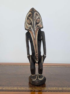 Figura ancestrale oceanica con intarsio di conchiglie, regione di Middle Sepik, Papua Nuova Guinea