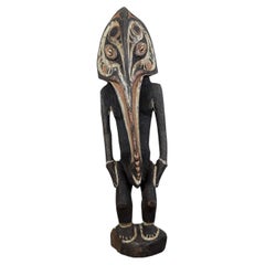Figura ancestrale oceanica con intarsio di conchiglie, regione di Middle Sepik, Papua Nuova Guinea