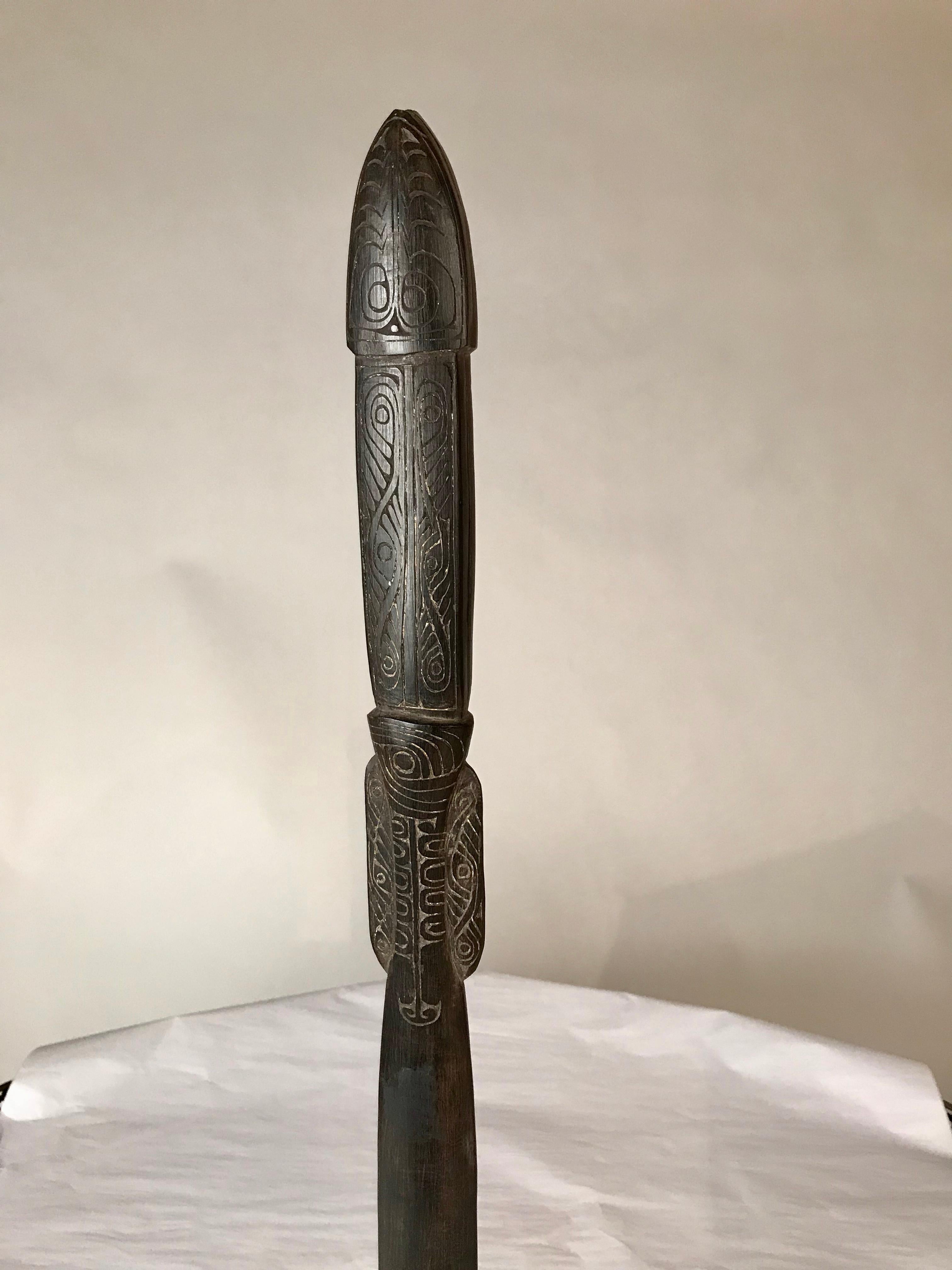 Spatule à citron vert en bois de feuillus sculpté d'Océanie, Papouasie-Nouvelle-Guinée en vente 11
