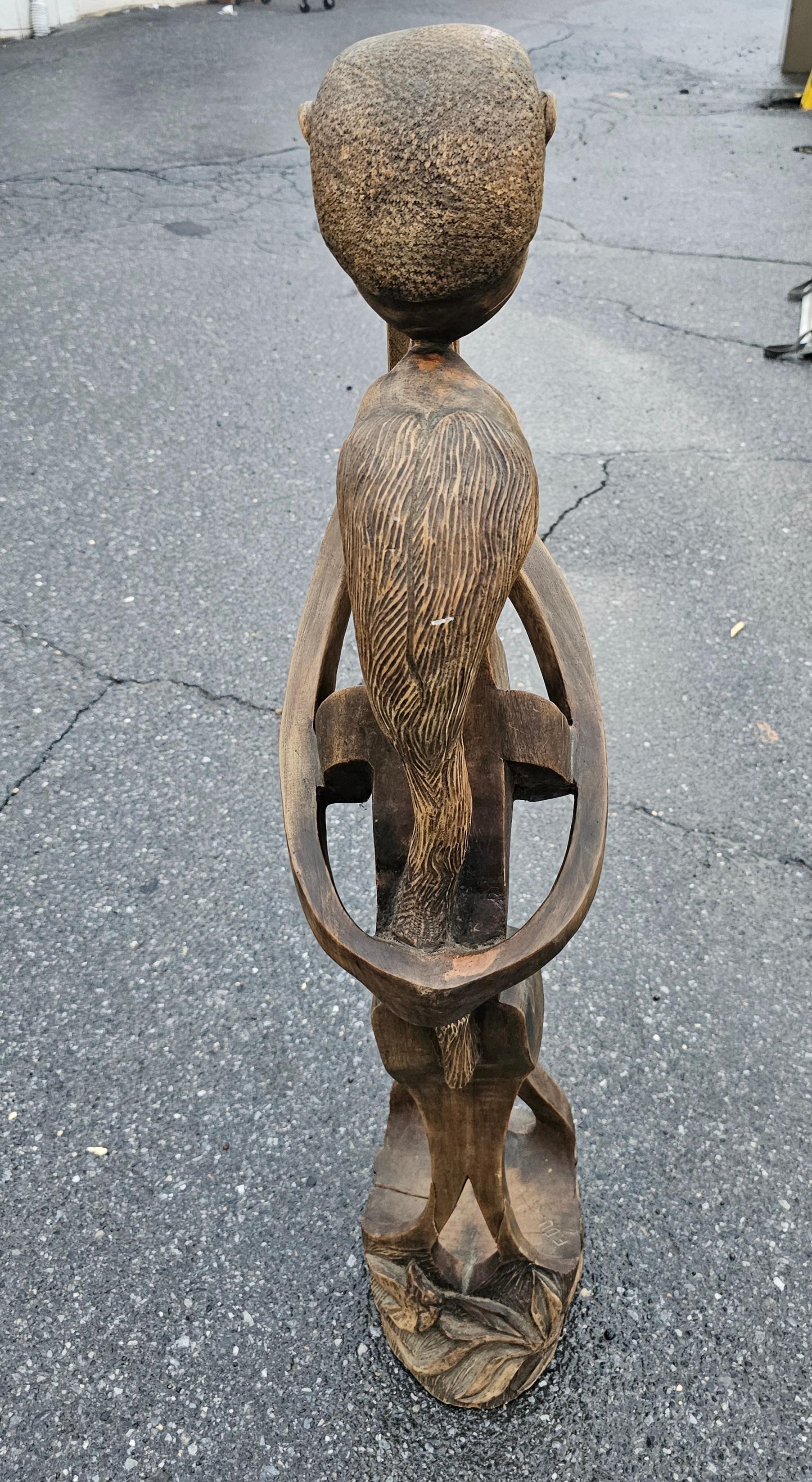 Figura in legno intagliato oceanico di due amanti in vendita 2