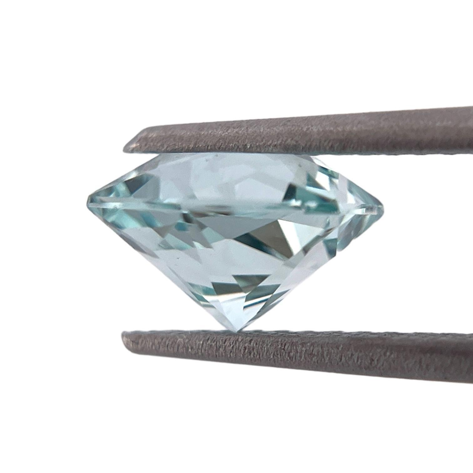Oceanic Elegance: 1.94 Carat Aquamarine In Excellent Condition For Sale In New York, NY