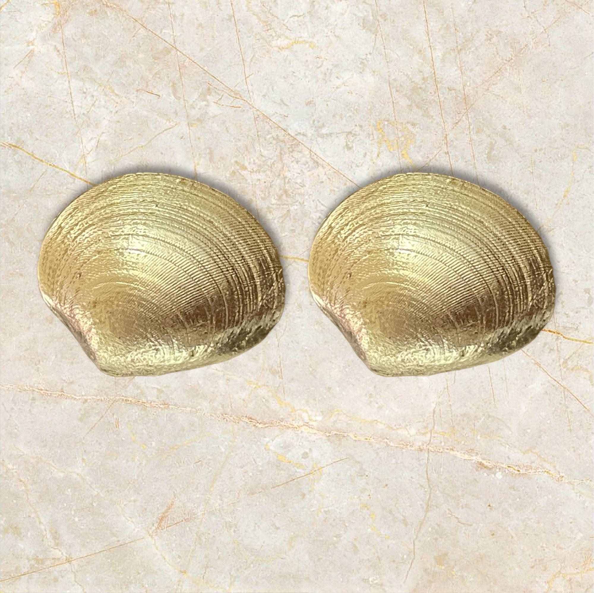 Embrace oceanic elegance with these 14k yellow gold solid shell clip-on earrings. Designed for comfort and style, they feature a secure clip-on mechanism that ensures a snug fit without piercing, perfect for all-day wear with effortless
