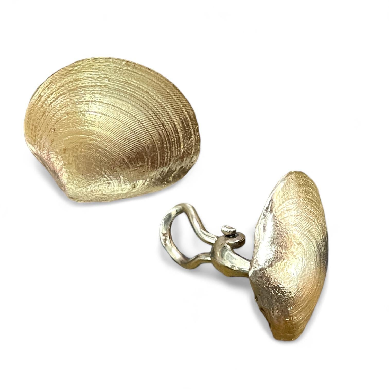 Modern Oceanic Elegance with 14k Yellow Gold Shell Clip-On Earrings For Sale