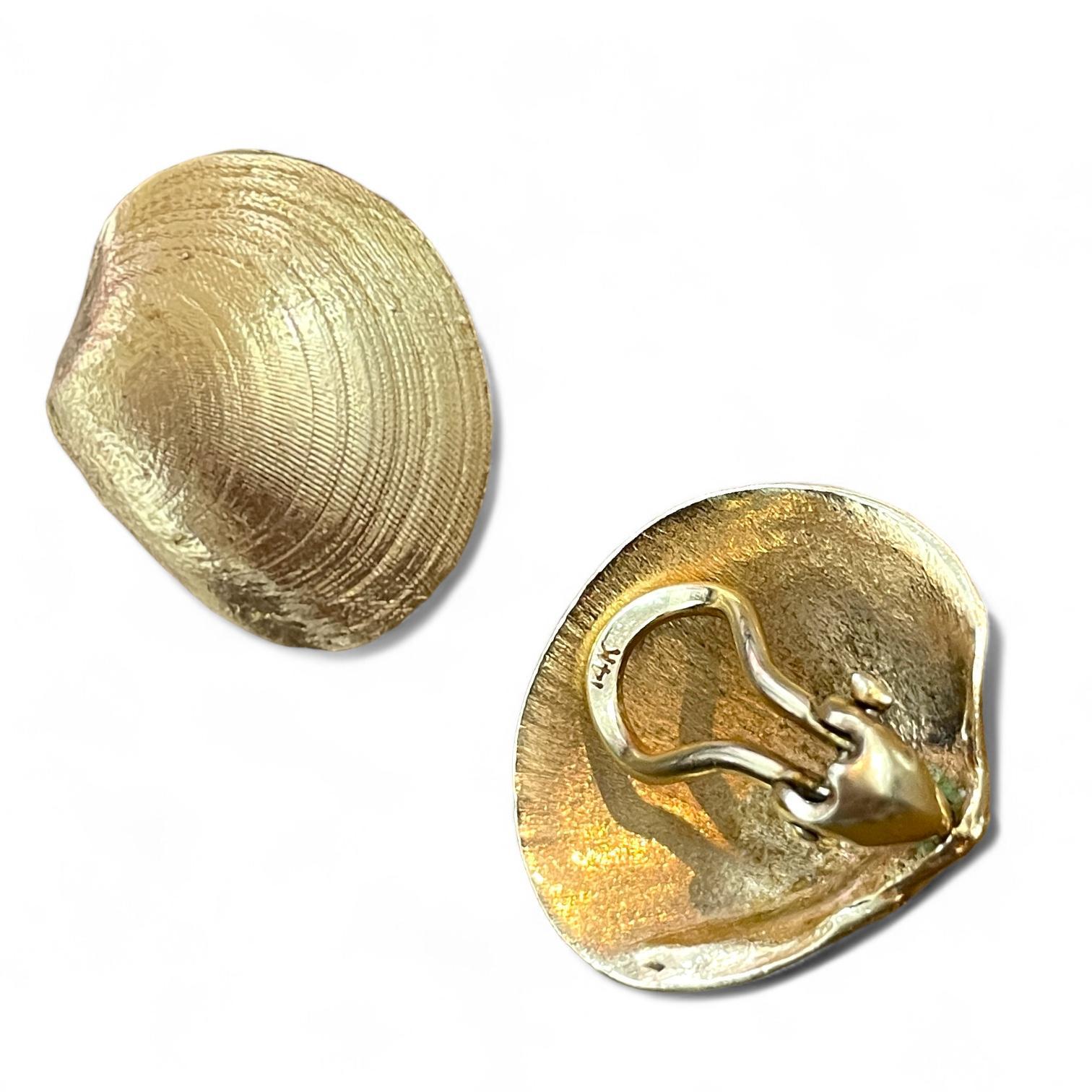 Oceanic Elegance with 14k Yellow Gold Shell Clip-On Earrings In Excellent Condition For Sale In New York, NY