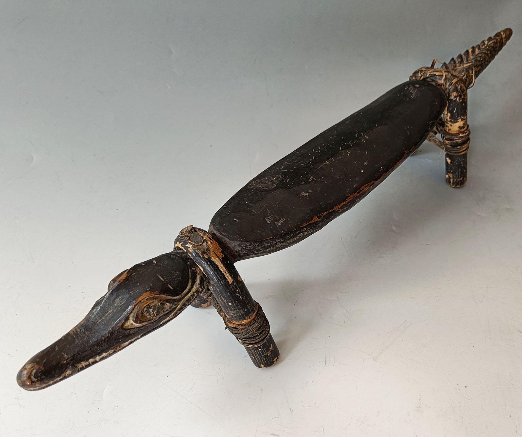 20ième siècle River océanique Ramu  Sepik Papouasie Appui-tête en forme de crocodile Tribal Art Interior Design en vente