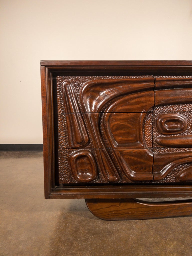 'Oceanic' Sculpted Walnut Dresser by Pulaski Furniture Corporation, circa 1969 For Sale 6