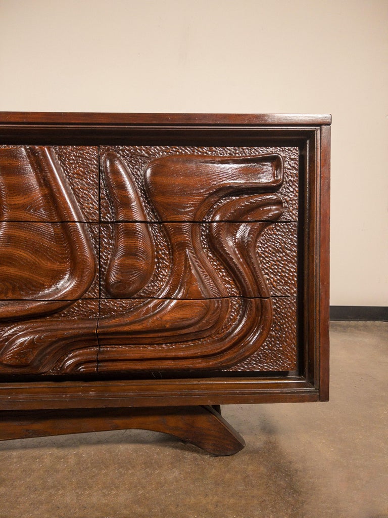 'Oceanic' Sculpted Walnut Dresser by Pulaski Furniture Corporation, circa 1969 For Sale 7