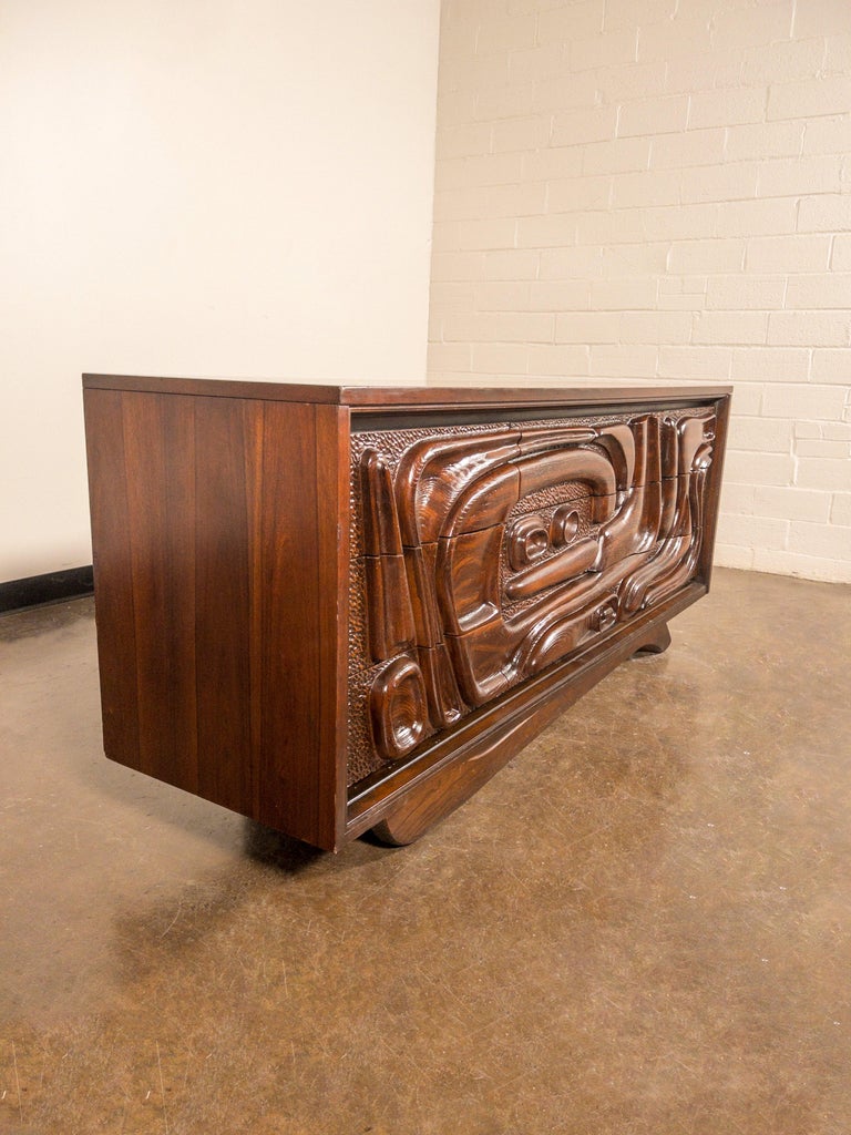 'Oceanic' Sculpted Walnut Dresser by Pulaski Furniture Corporation, circa 1969 For Sale 8