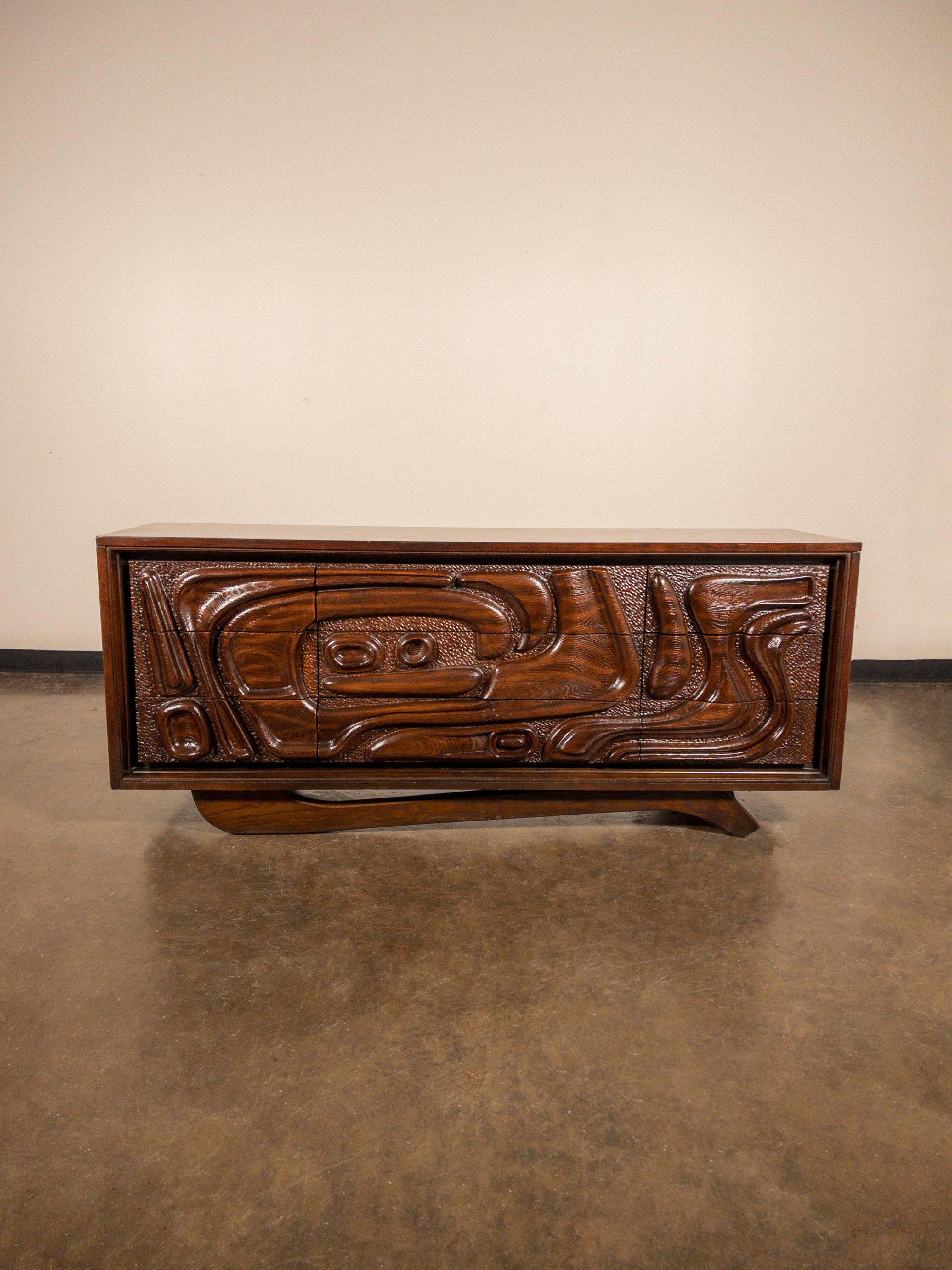 'Oceanic' Sculpted Walnut Dresser by Pulaski Furniture Corporation, circa 1969 In Good Condition In Los Angeles, CA