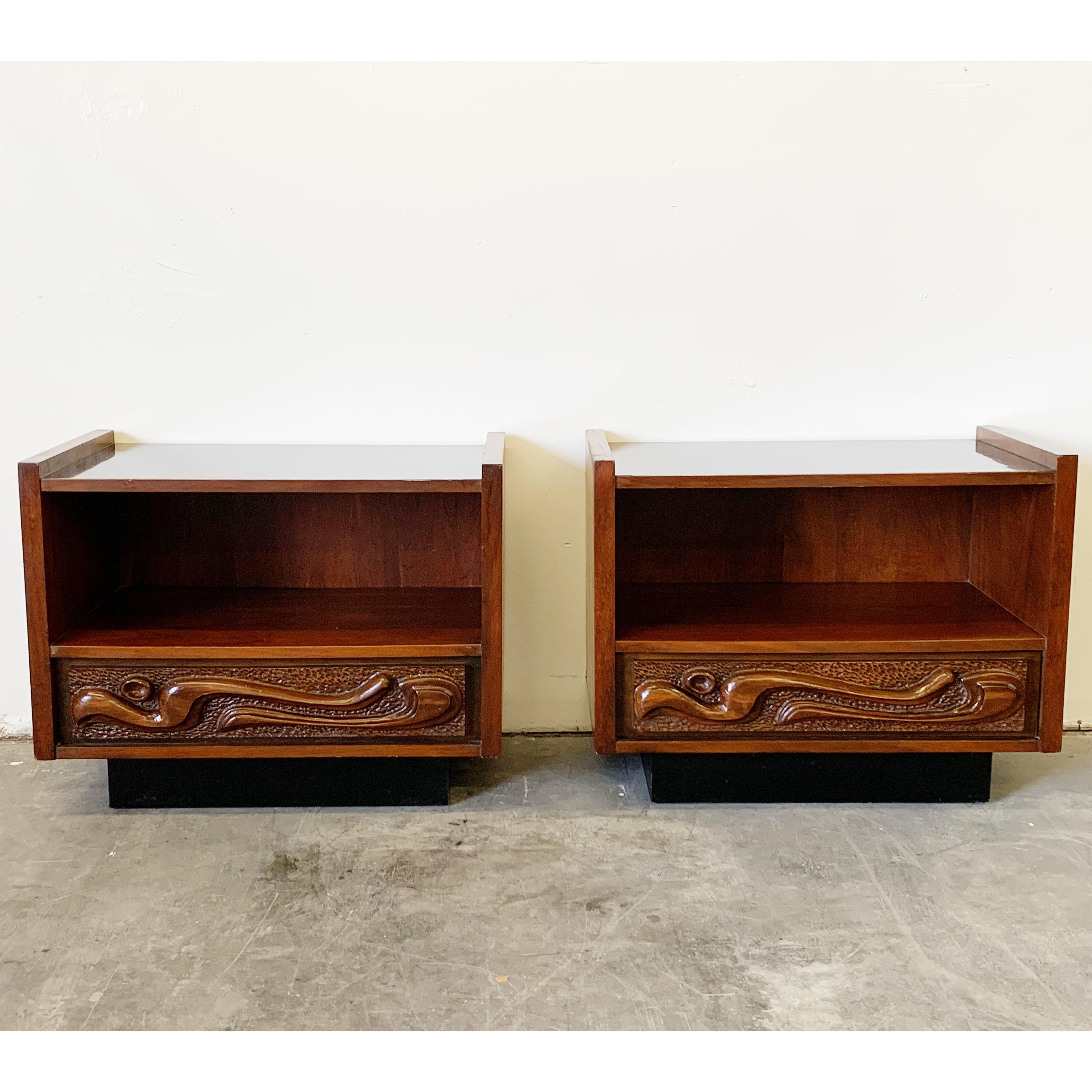 Oceanic Sculpted Walnut Highboy Dresser by Pulaski Furniture Co., circa 1969 In Good Condition In Los Angeles, CA
