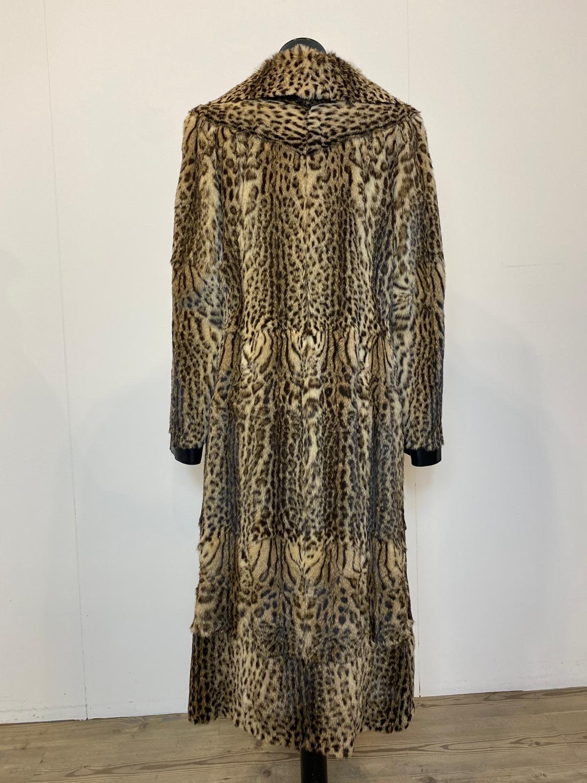 Ocelot fur with leather details. Front closure with hooks and side pockets. 
In excellent condition.
Fur can only be sold in the European Union. 
118 cm long
shoulders 44 cm
chest 47 cm
sleeve 63 cm