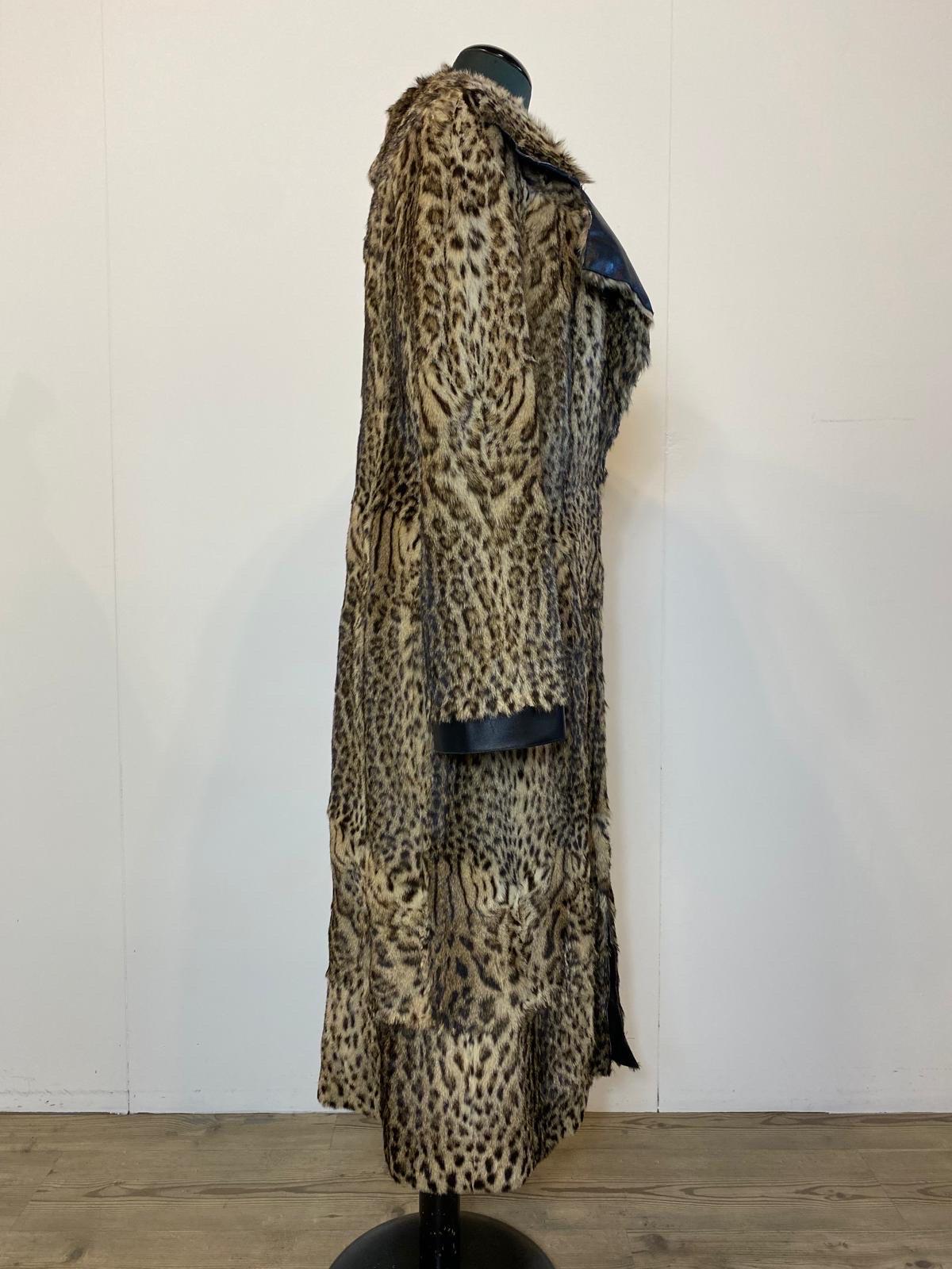 Ocelot fur with leather details. In Excellent Condition For Sale In Carnate, IT