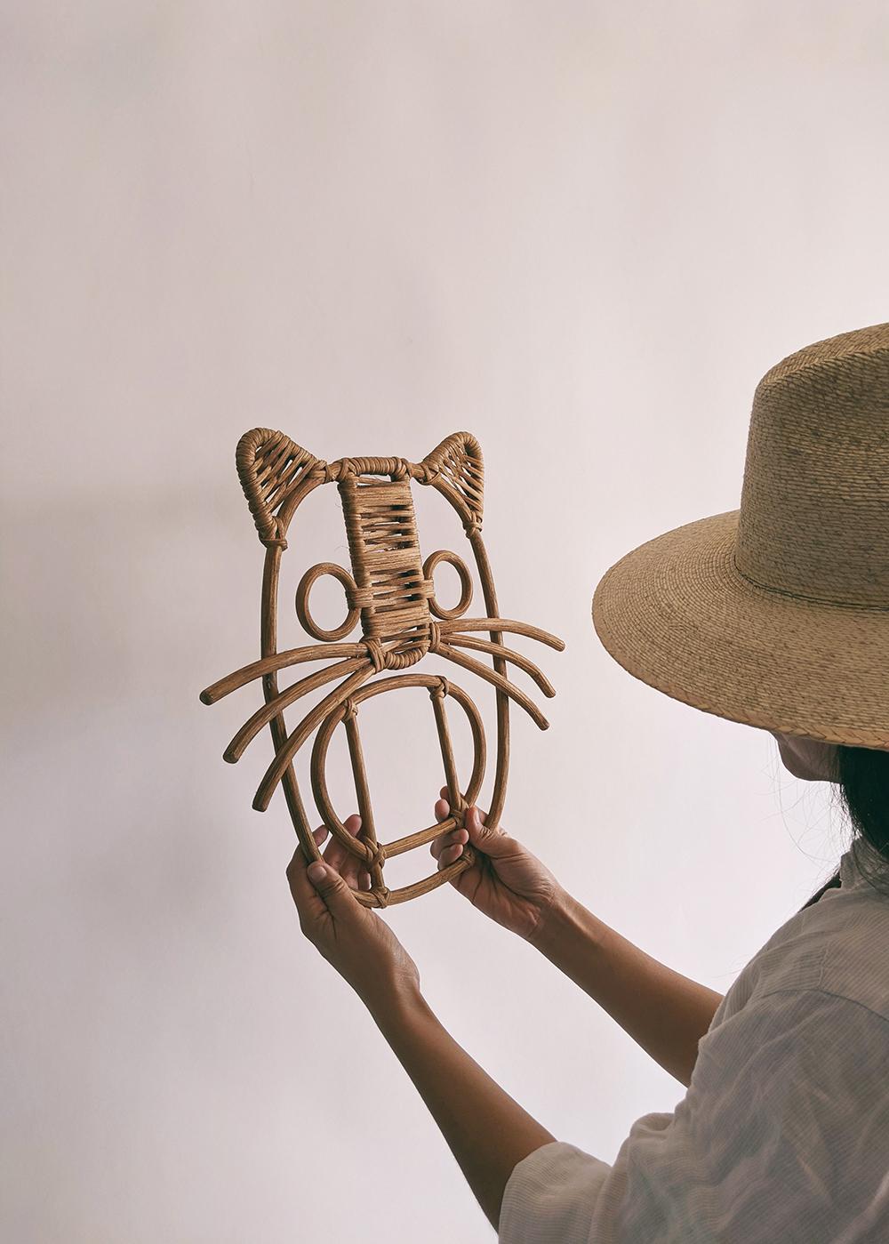 The Ocelote mask is part of Fauna, a collection of masks inspired by Mexican animals. At its launch we present El Mono Araña, El Ocelote and El Tapir, all threatened by human activity in their natural environment.