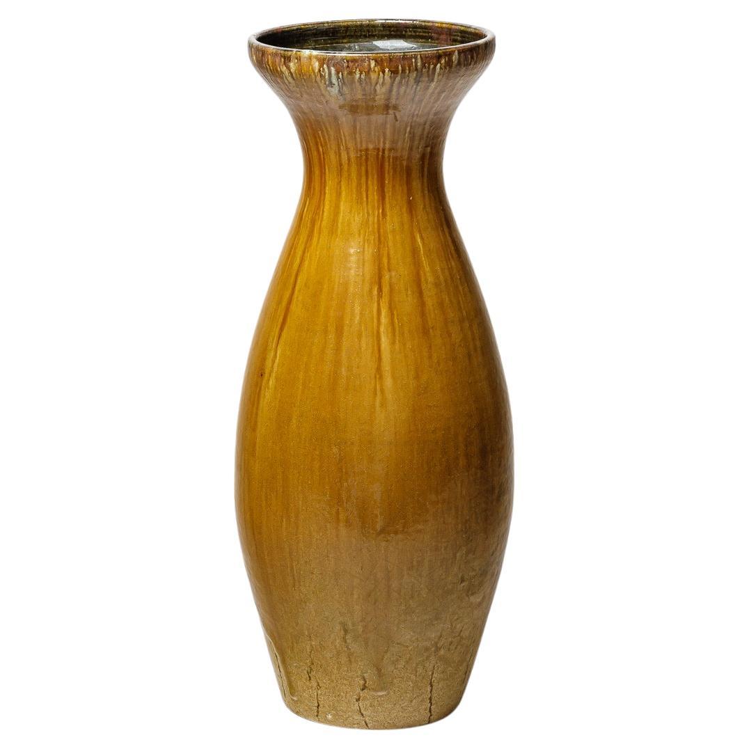 Vase en grès émaillé ocre d'Accolay, vers 1960-1970. en vente
