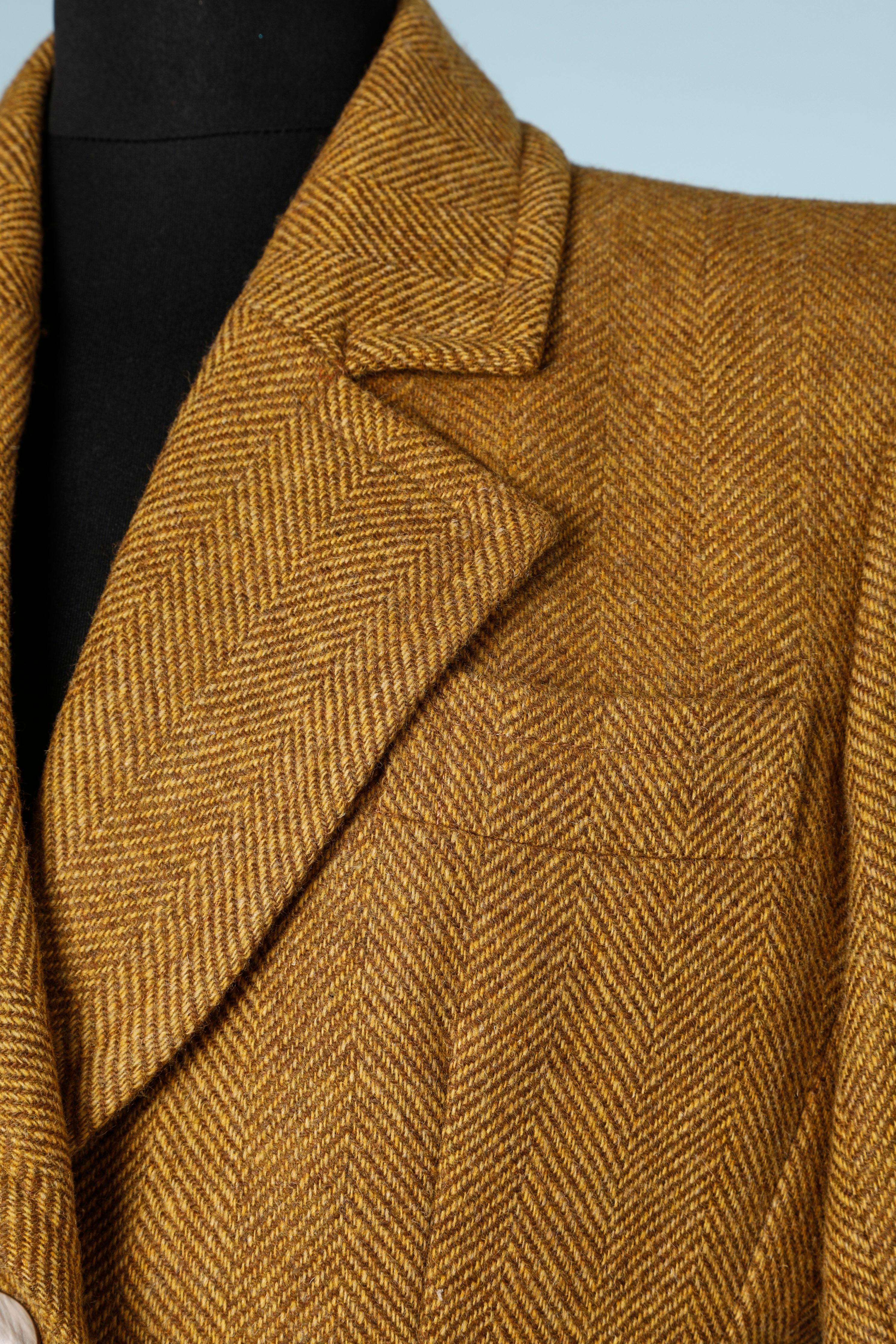 Ocher wool chevron  skirt suit.Horn buttons. Silk lining. Shoulder pads. Wrap-skirt 
SIZE 40 