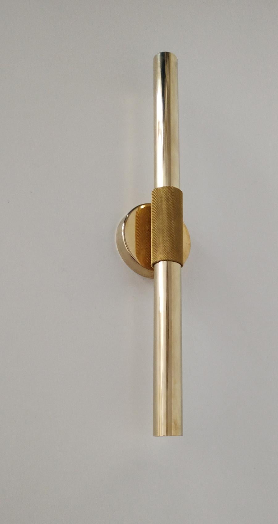 Ocho - Lámpara de pared de latón macizo de 51 cm de Candas Design en Nuevo estado para la venta en REDA, 22