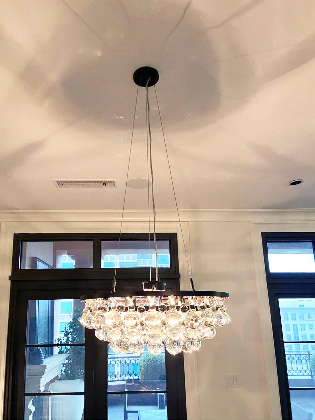 
Lampadario rotondo Ochre Arctic Pear, bronzo scuro 60cm/24in

In vendita c'è un lampadario a pera color ocra, un apparecchio da soffitto scultoreo noto per la sua forma elegante e moderna. Decine di gocce di vetro soffiato a mano, a forma di pera,