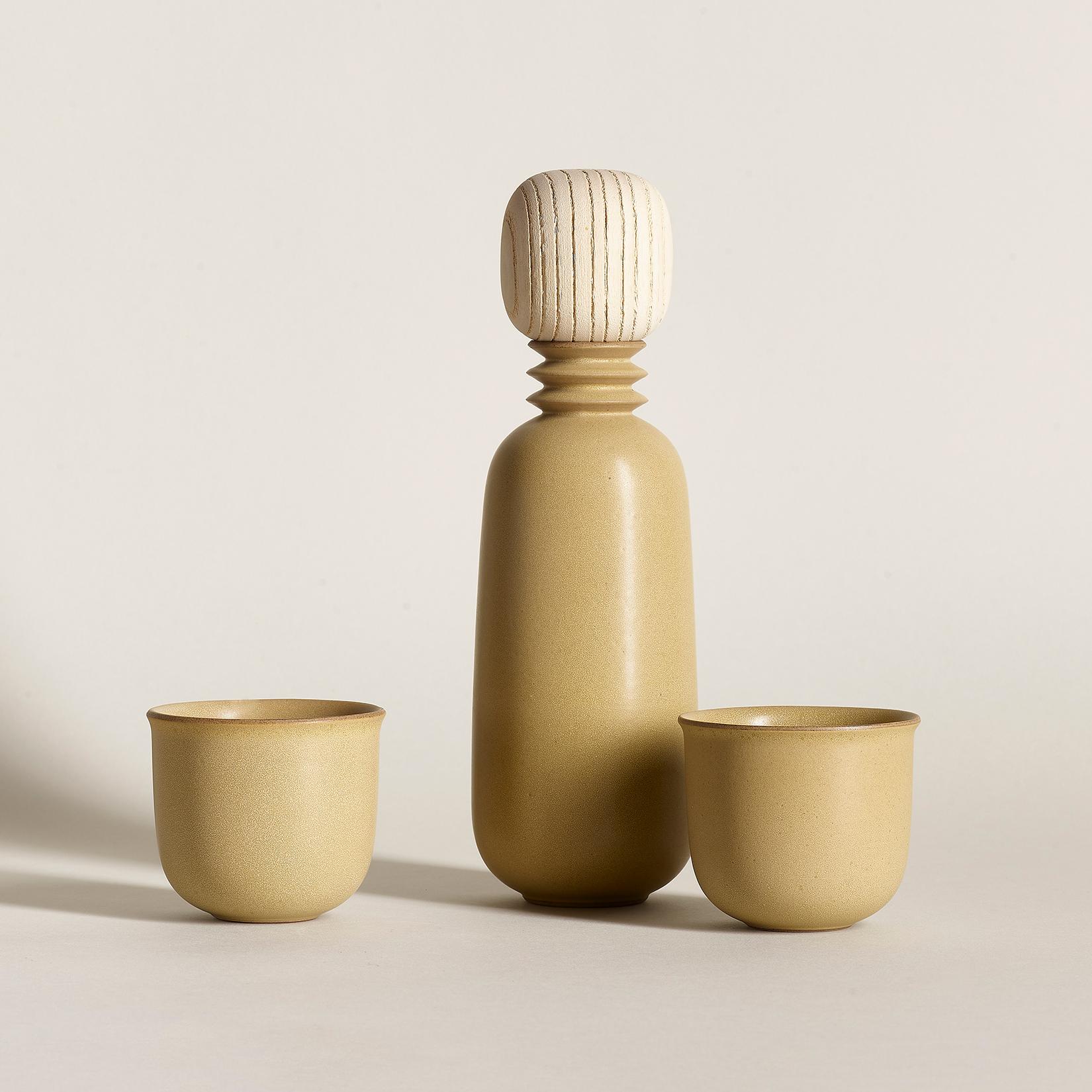 Ochre, Carafe Teacup Set, Slip Cast Ceramic, N/O Service Collection (amerikanisch) im Angebot