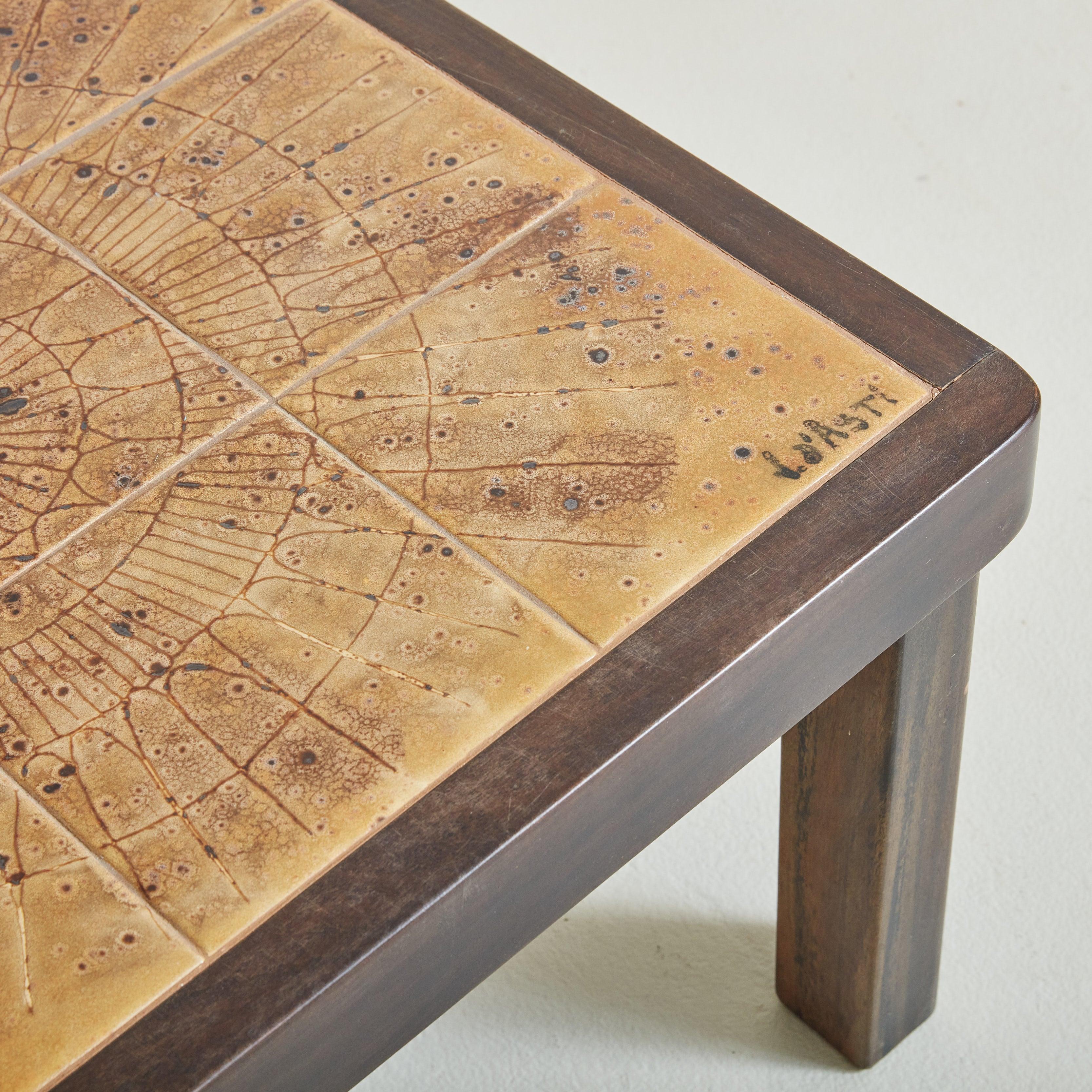 Mid-Century Modern Table basse en céramique ocre avec cadre en bois par Jean D'Asti, France, années 1960 en vente