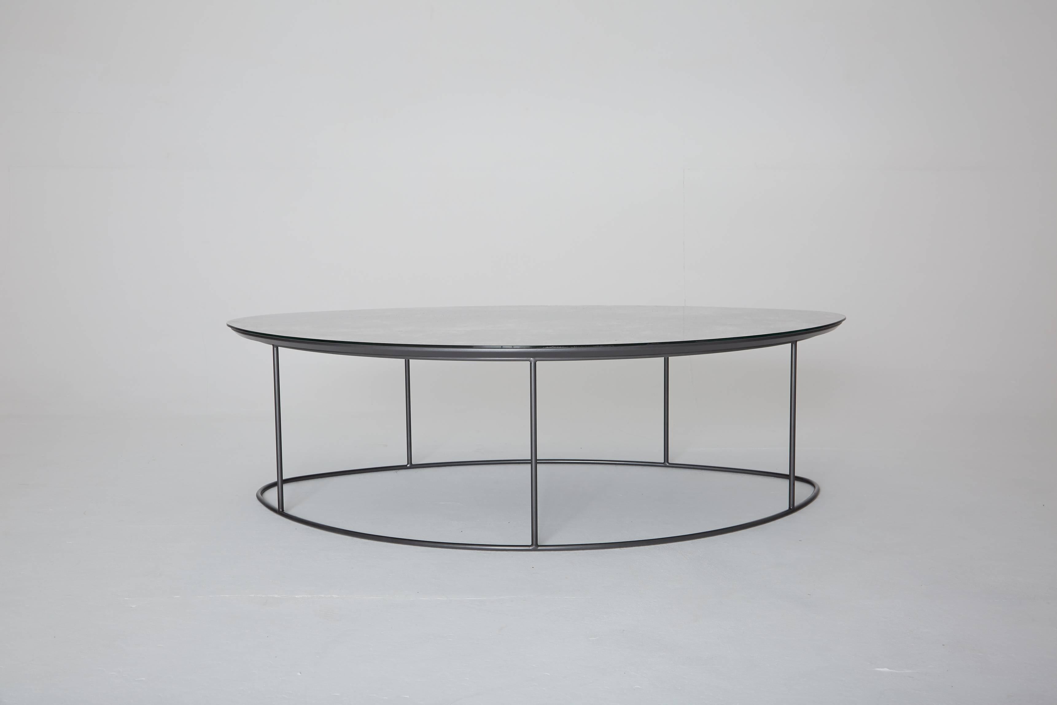 Moderne Table basse en galets de lune ocre, verre mercuré et acier, excellent état