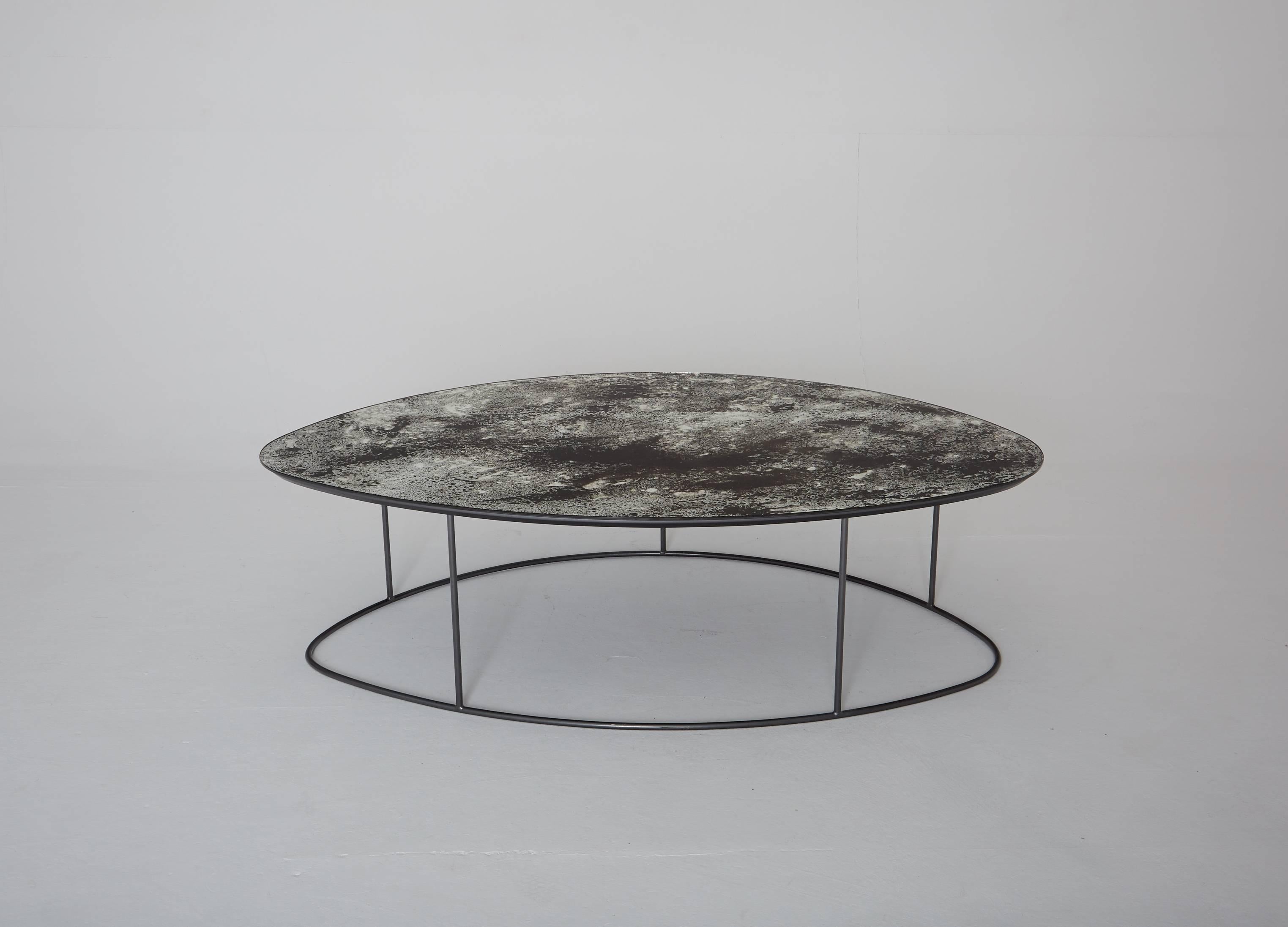 Table basse en galets de lune ocre, verre mercuré et acier, excellent état Excellent état à LEWES, GB