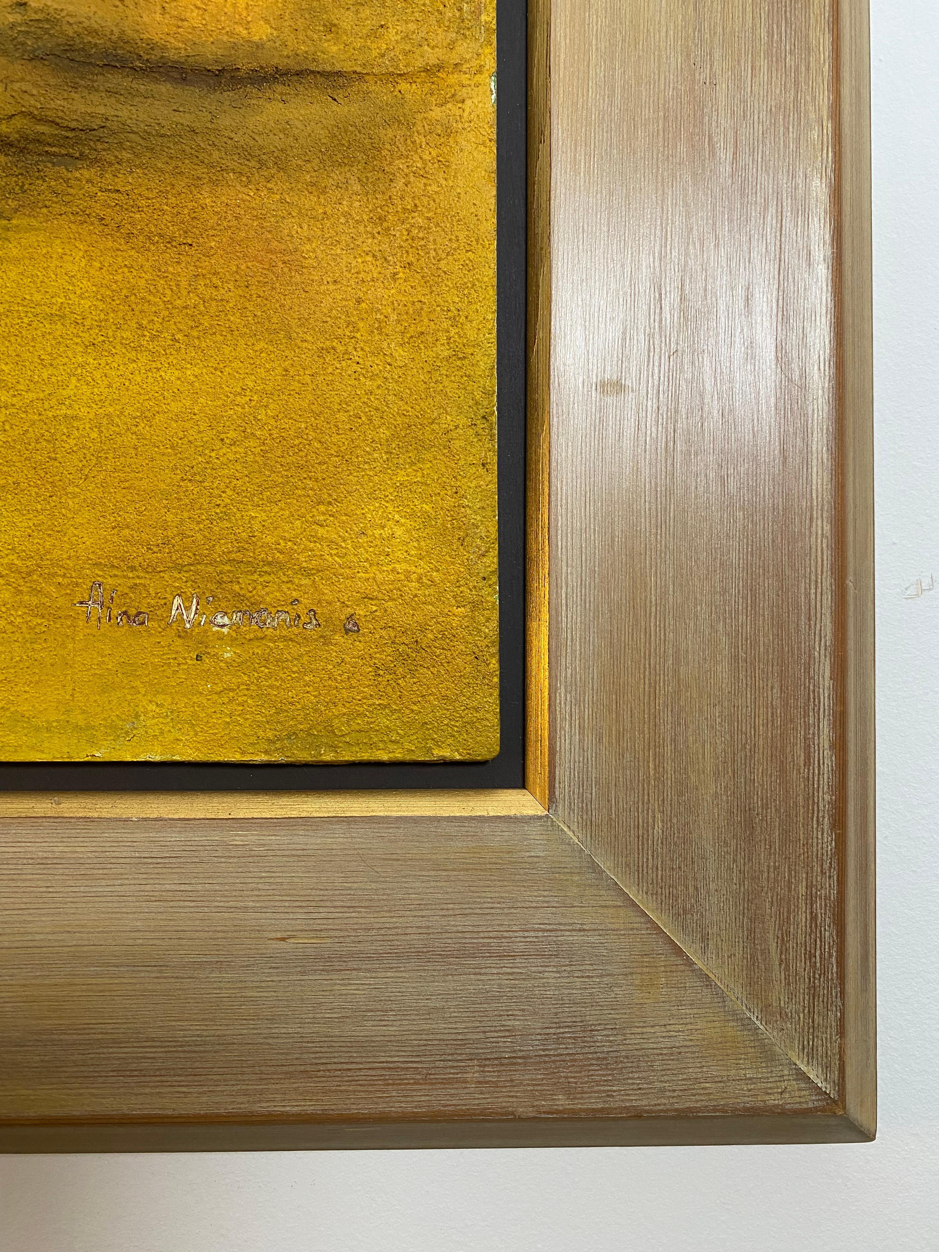 Australien Ochre Yellow Mixed Media on Board c1970 Signé par Latvian Australian Artist en vente