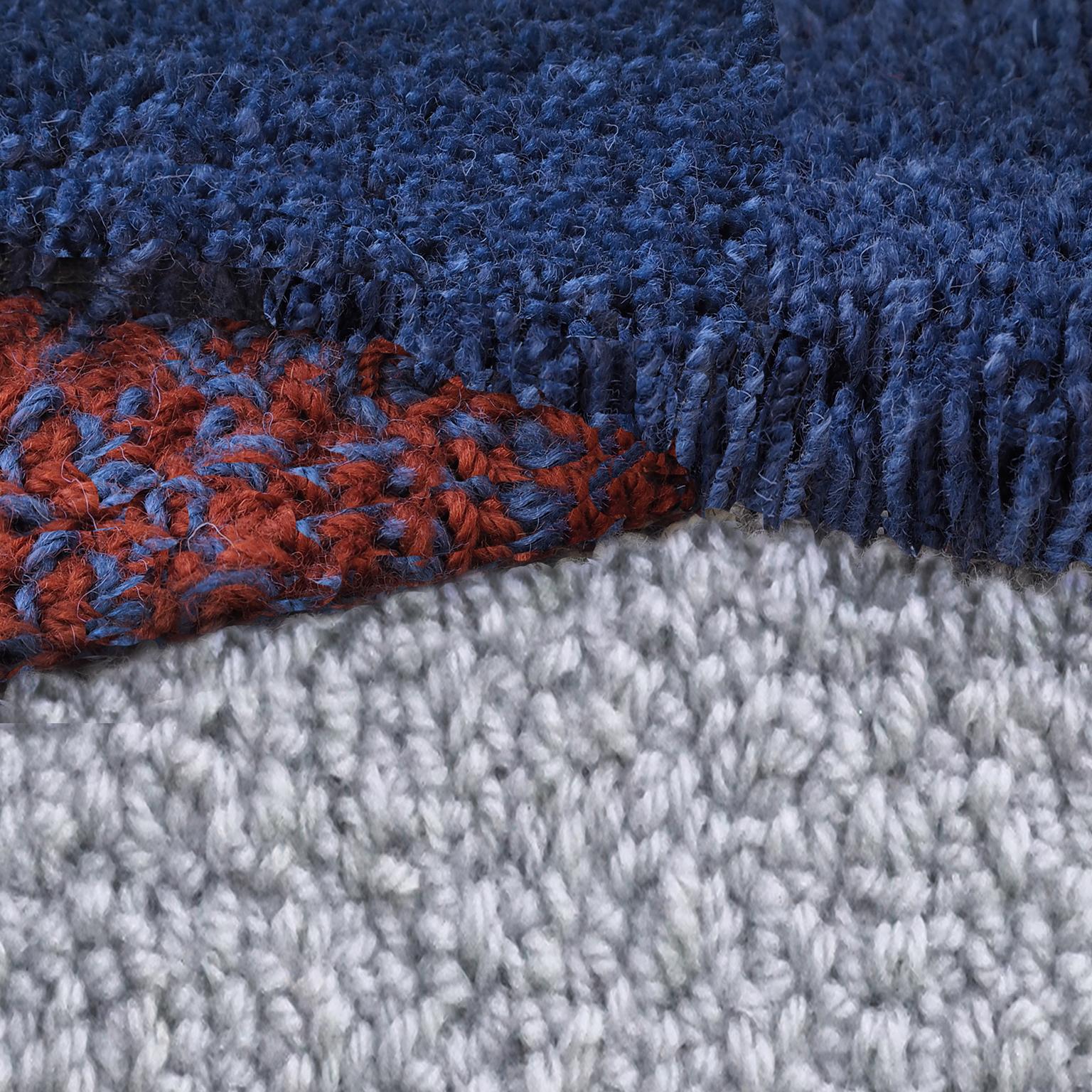 tapis 100% laine de Nouvelle-Zélande
Conçu par Seraina Lareida 
Fabriqué en Italie

Oci Right est l'une des formes de tapis de la ligne facilement adaptable à tout type d'espace.
En marchant dessus, vous pouvez sentir les différentes longueurs