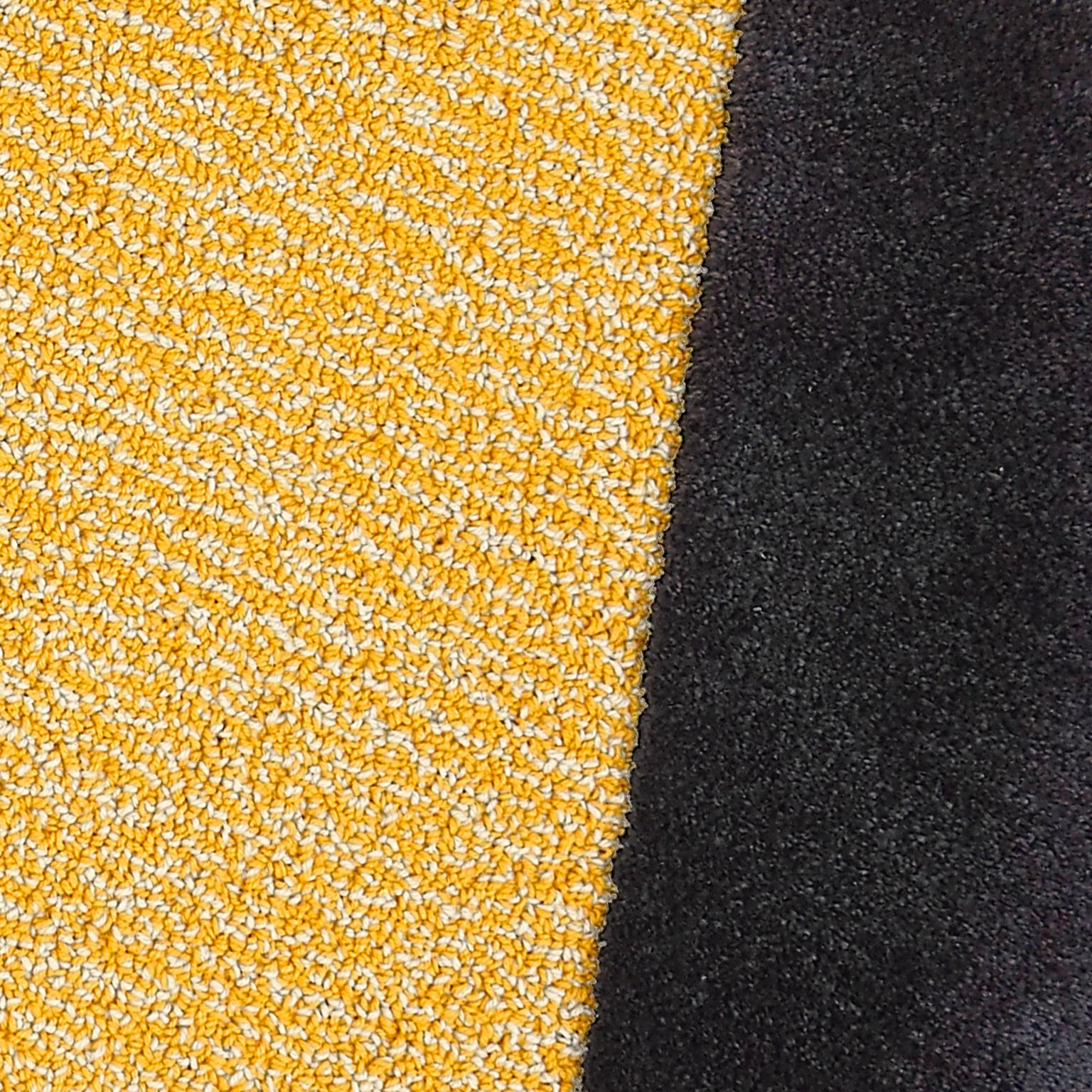 italien Tapis OCI Left L, 100 % laine/jaune écru foncé gris foncé par Portego en vente