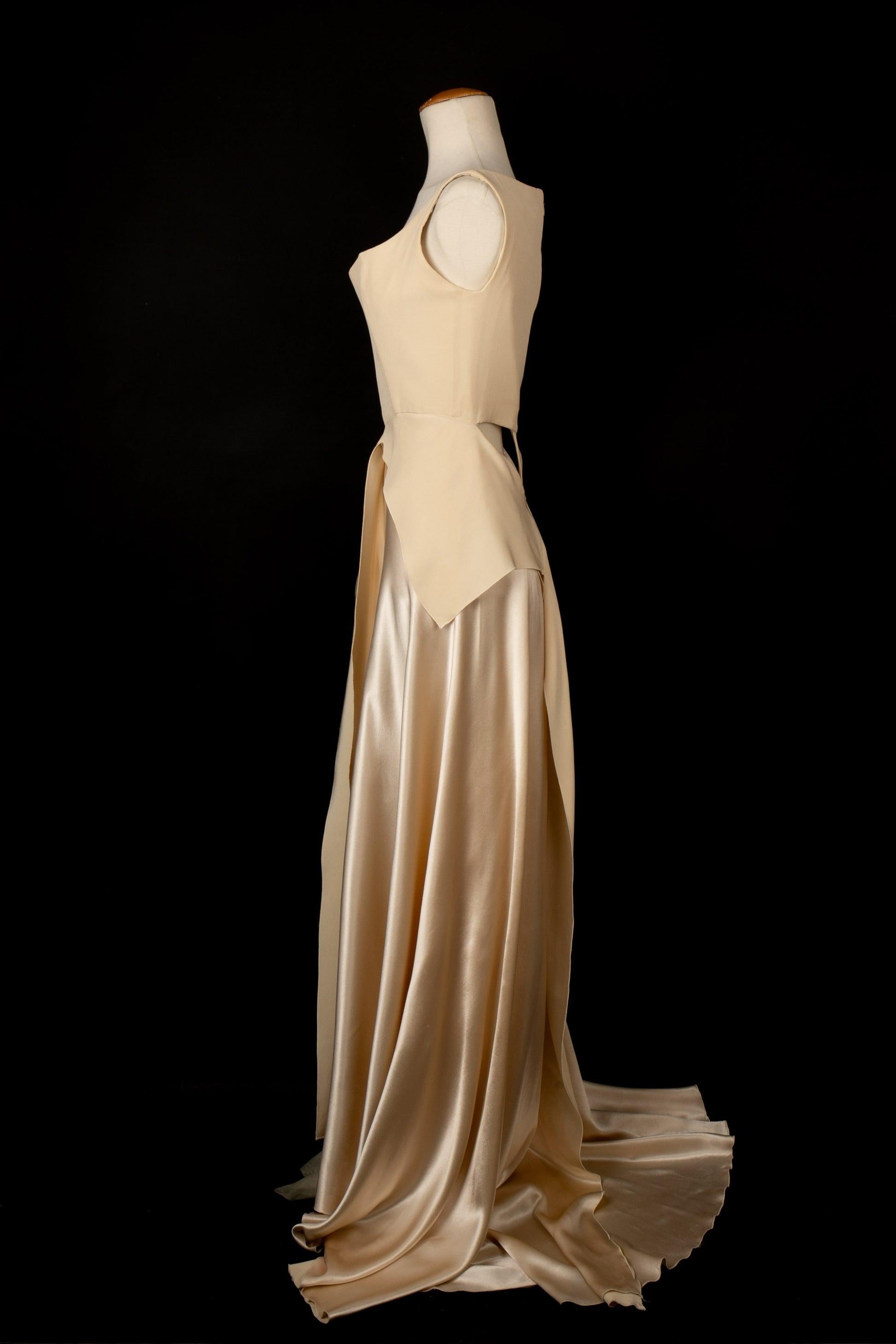 Ocimar Versolato Long Off-white Satin Evening Dress In Excellent Condition In SAINT-OUEN-SUR-SEINE, FR