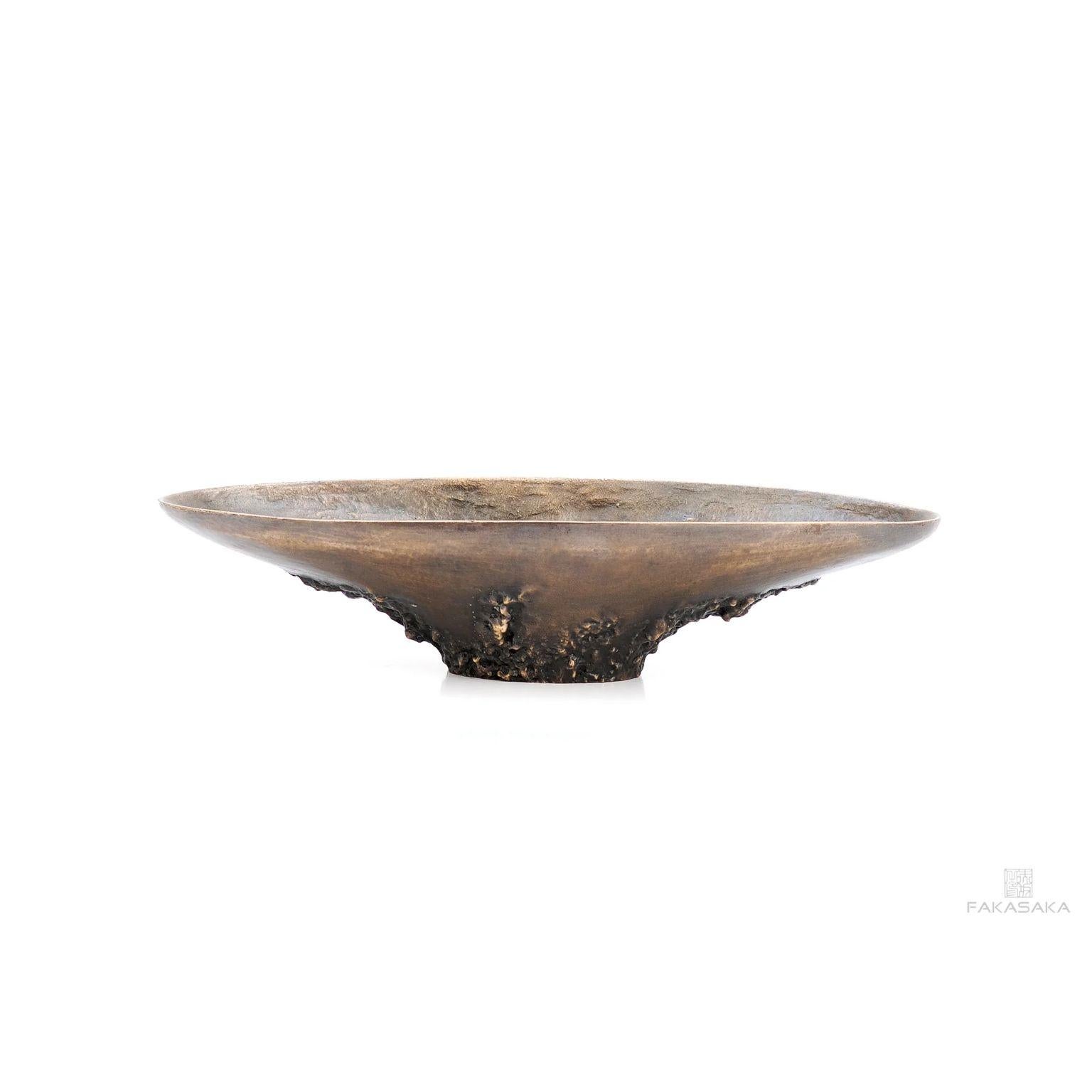 O'Connor bowl by Fakasaka Design
Dimensions: W 41.5 cm D 16 cm H 9.5 cm.
Materials: dark bronze.

 FAKASAKA is a design company focused on production of high-end furniture, lighting, decorative objects, jewels, and accessories.

Established in