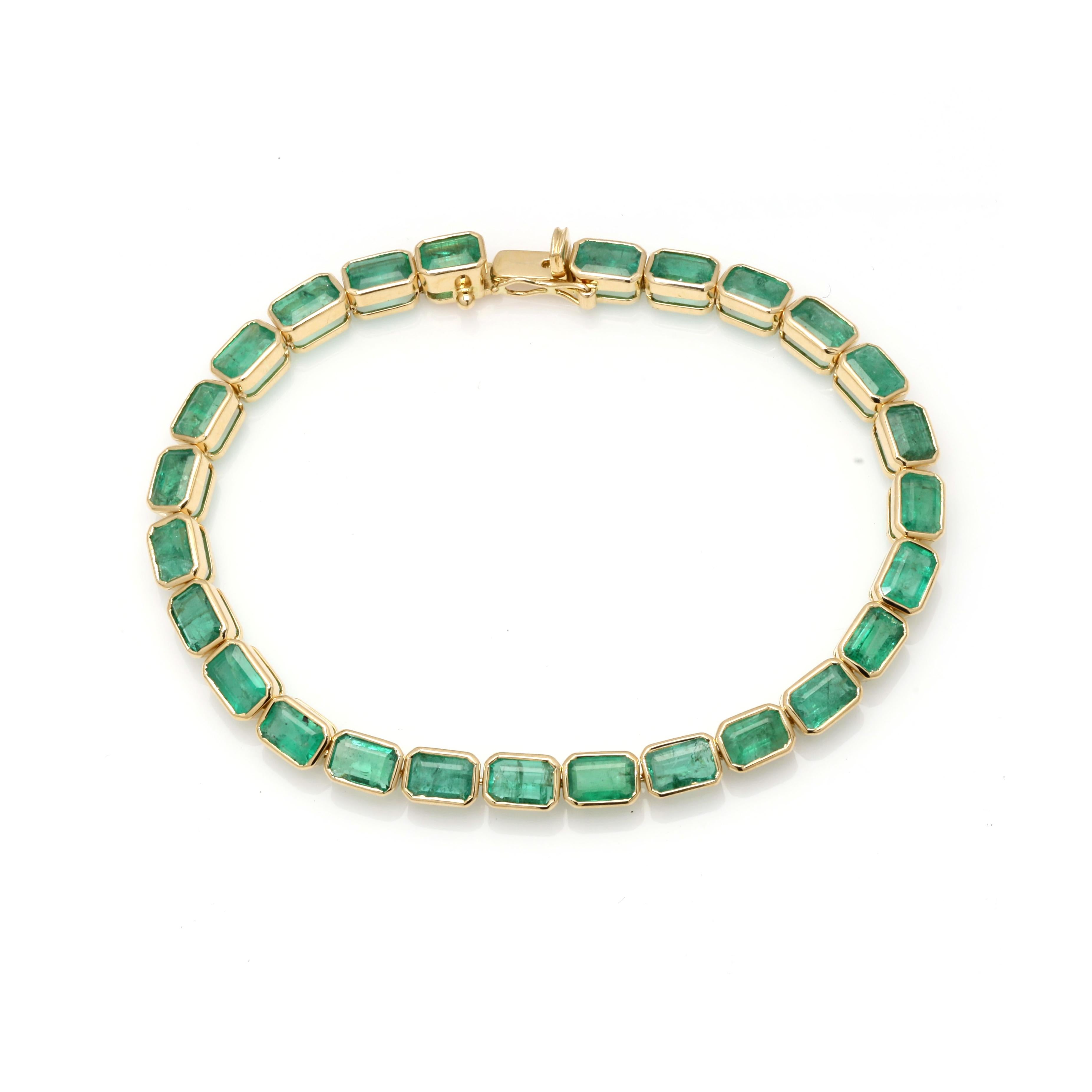 Contemporary Octagon 12.5 ct Natural Emerald Tennis Bracelet Inlaid in 18K Yellow Gold For Sale
