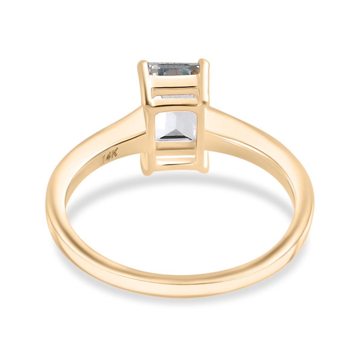 En venta: Anillo solitario octogonal de aguamarina engastado en oro amarillo macizo de 14k  3