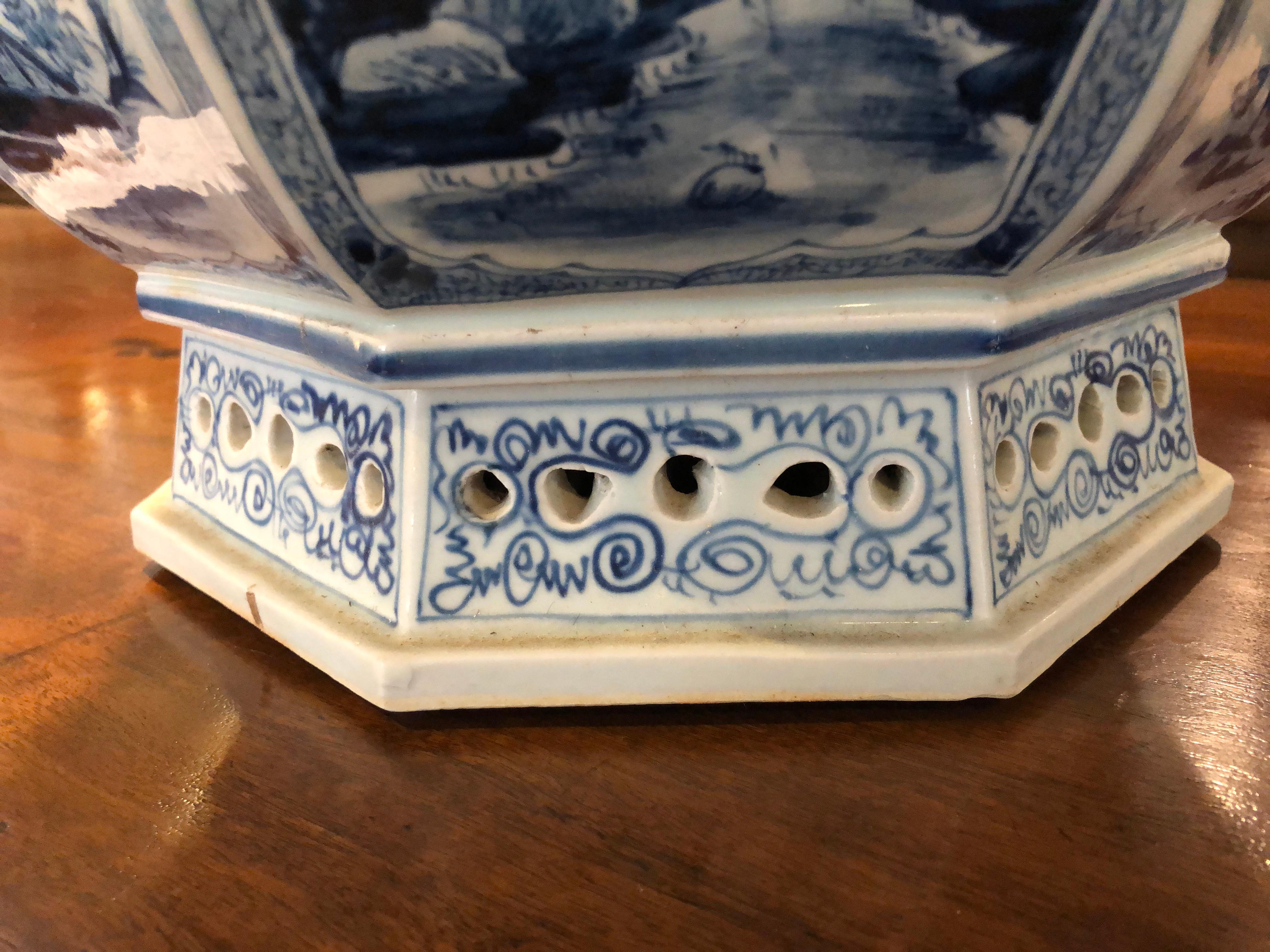 Chinese Export Octagon Blue and White Chinese Bowl