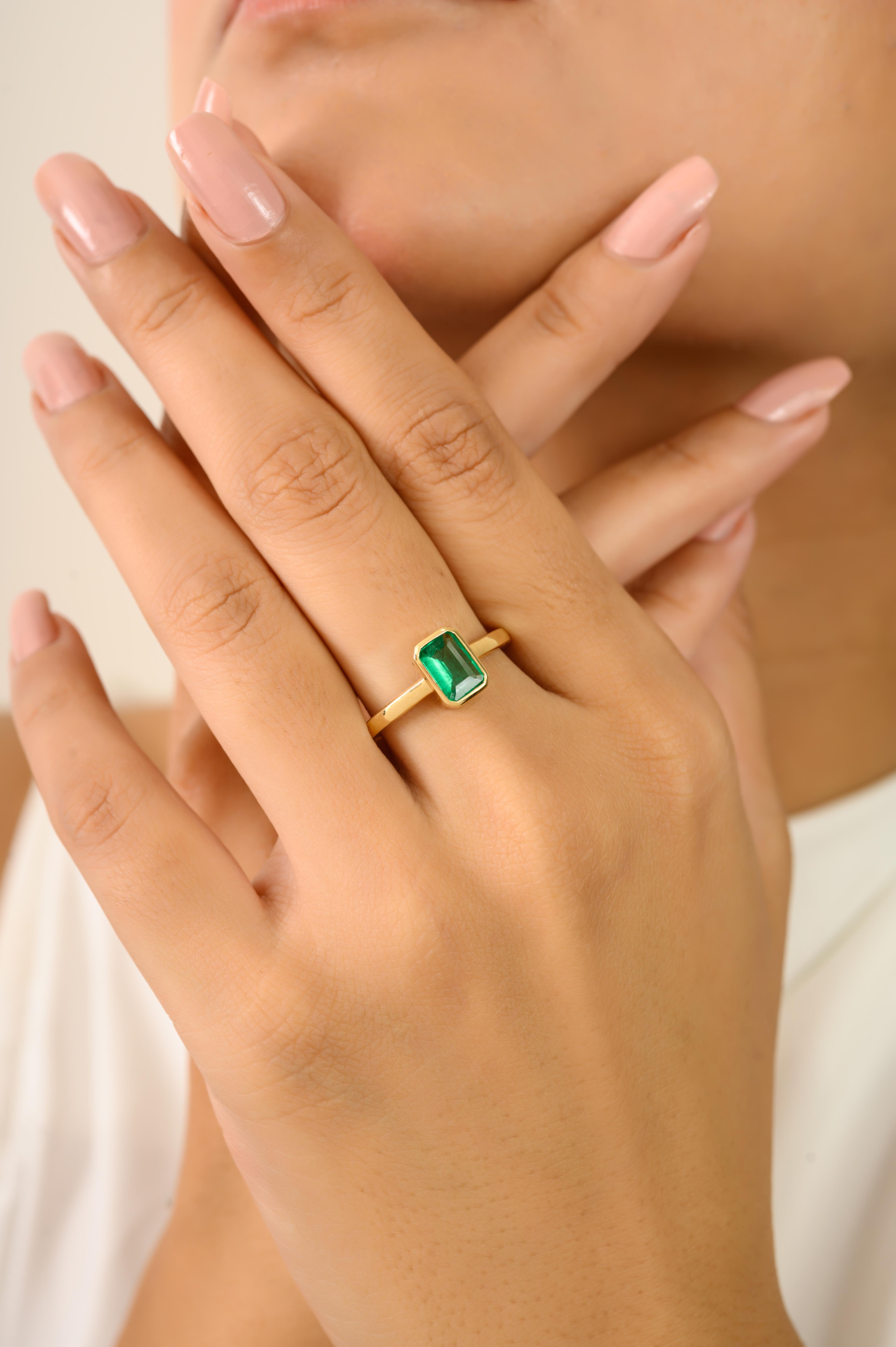 En venta: Anillo unisex solitario con esmeralda talla octágono de 0,87 ct en oro amarillo macizo de 18 quilates  2