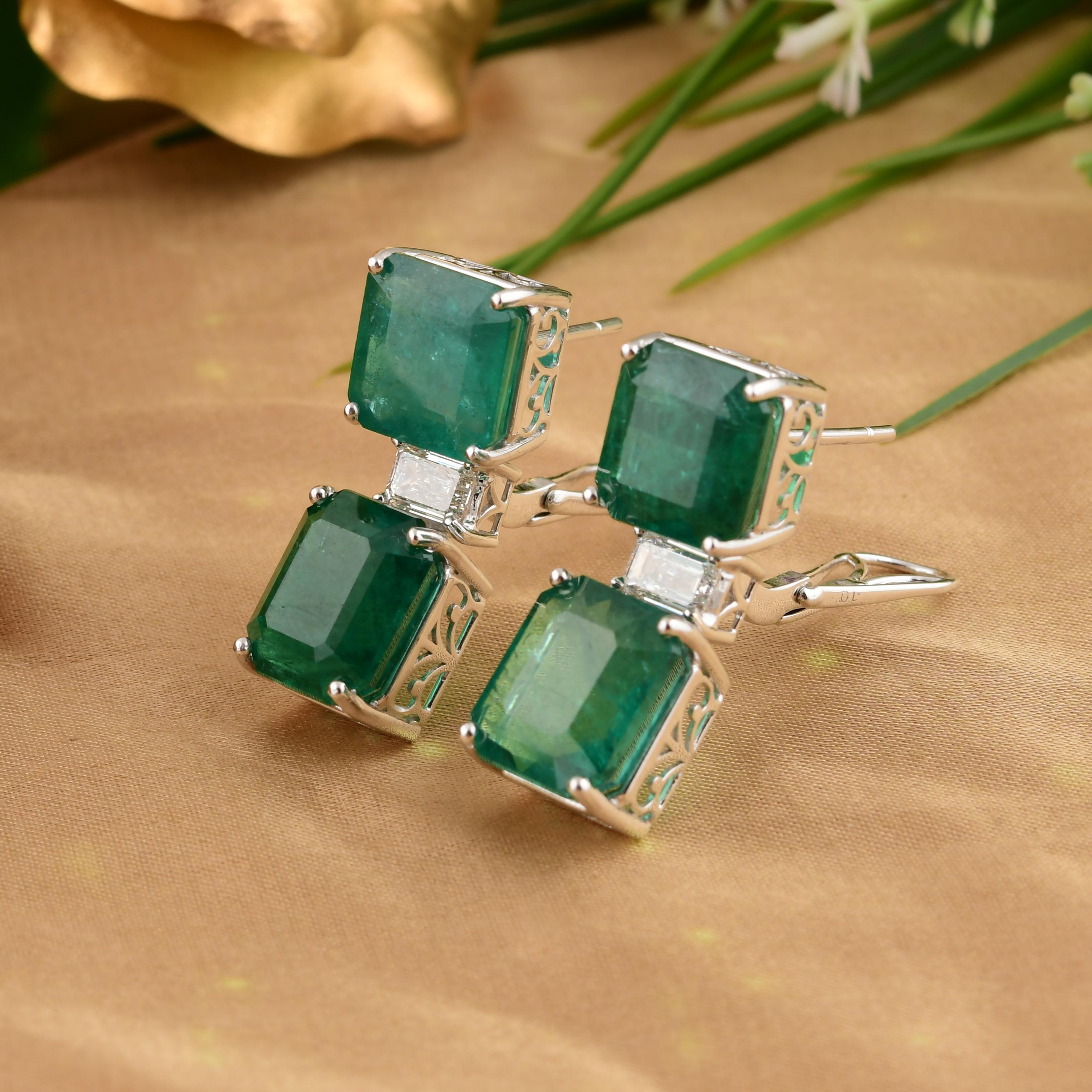 Pendientes de gota de diamante esmeralda zambiana talla octágono 24,5Tcw Oro blanco 14 quilates Art Decó en venta