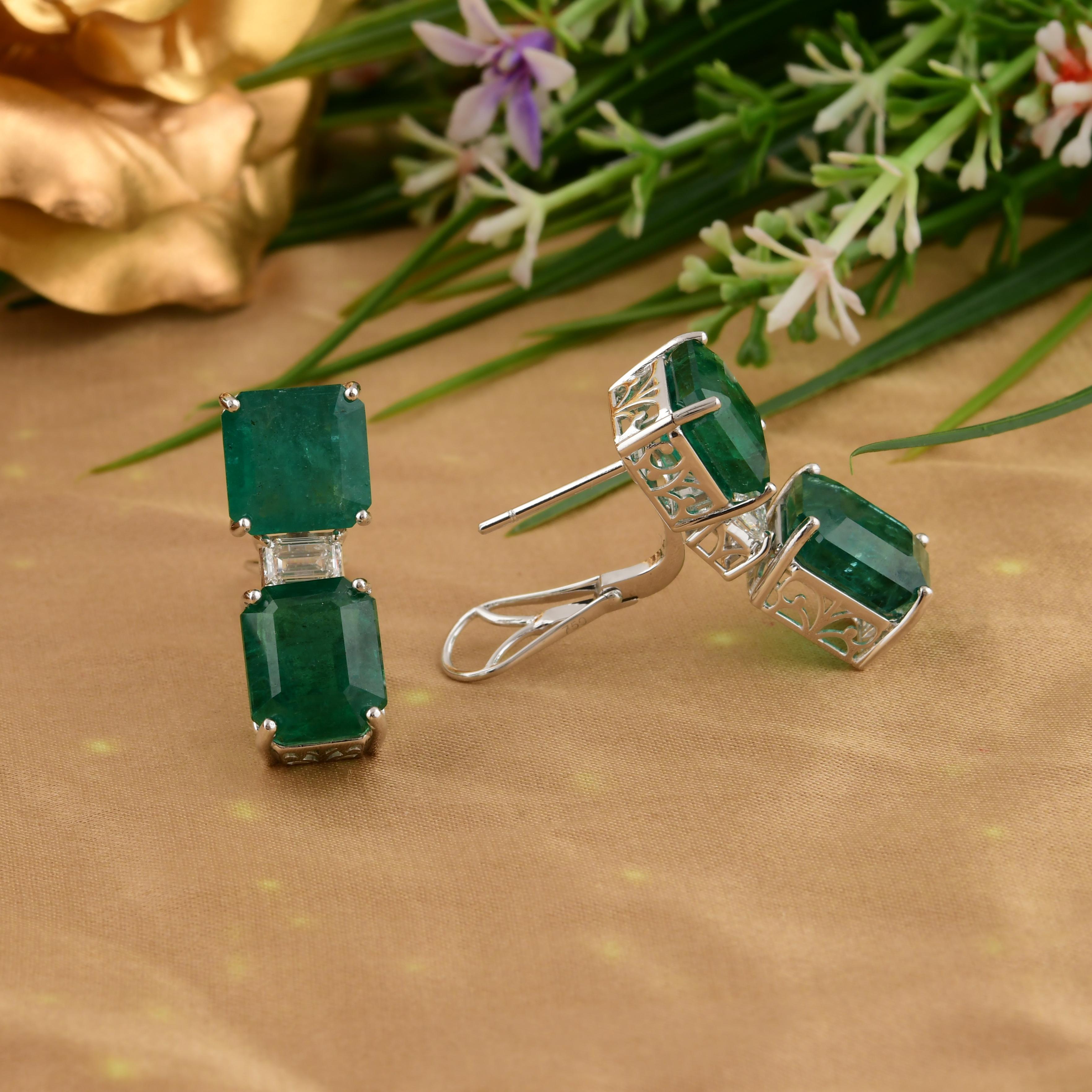 De las mujeres Pendientes de gota de diamante esmeralda zambiana talla octágono 24,5Tcw Oro blanco 14 quilates en venta