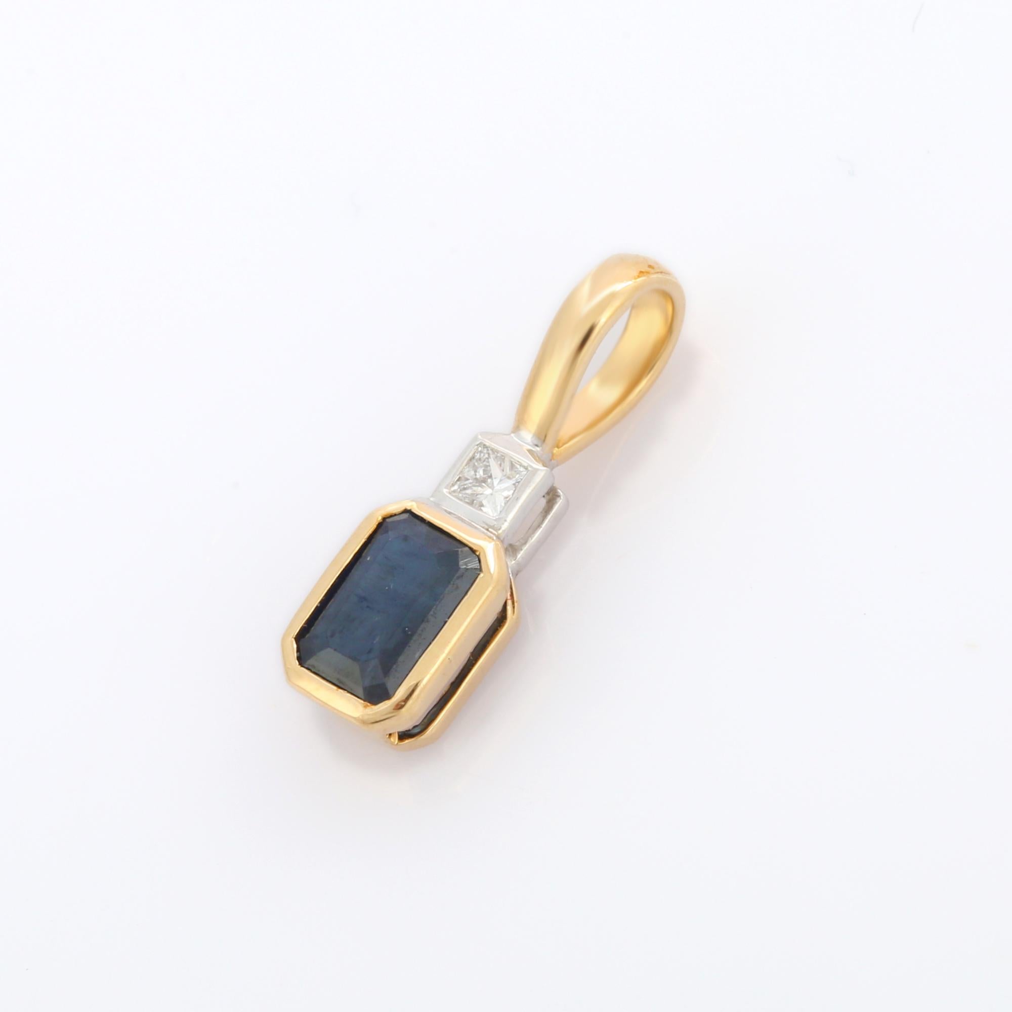 Pendentif en or 18 carats serti d'un saphir bleu taille octogonale et d'un diamant en serti clos Neuf - En vente à Houston, TX