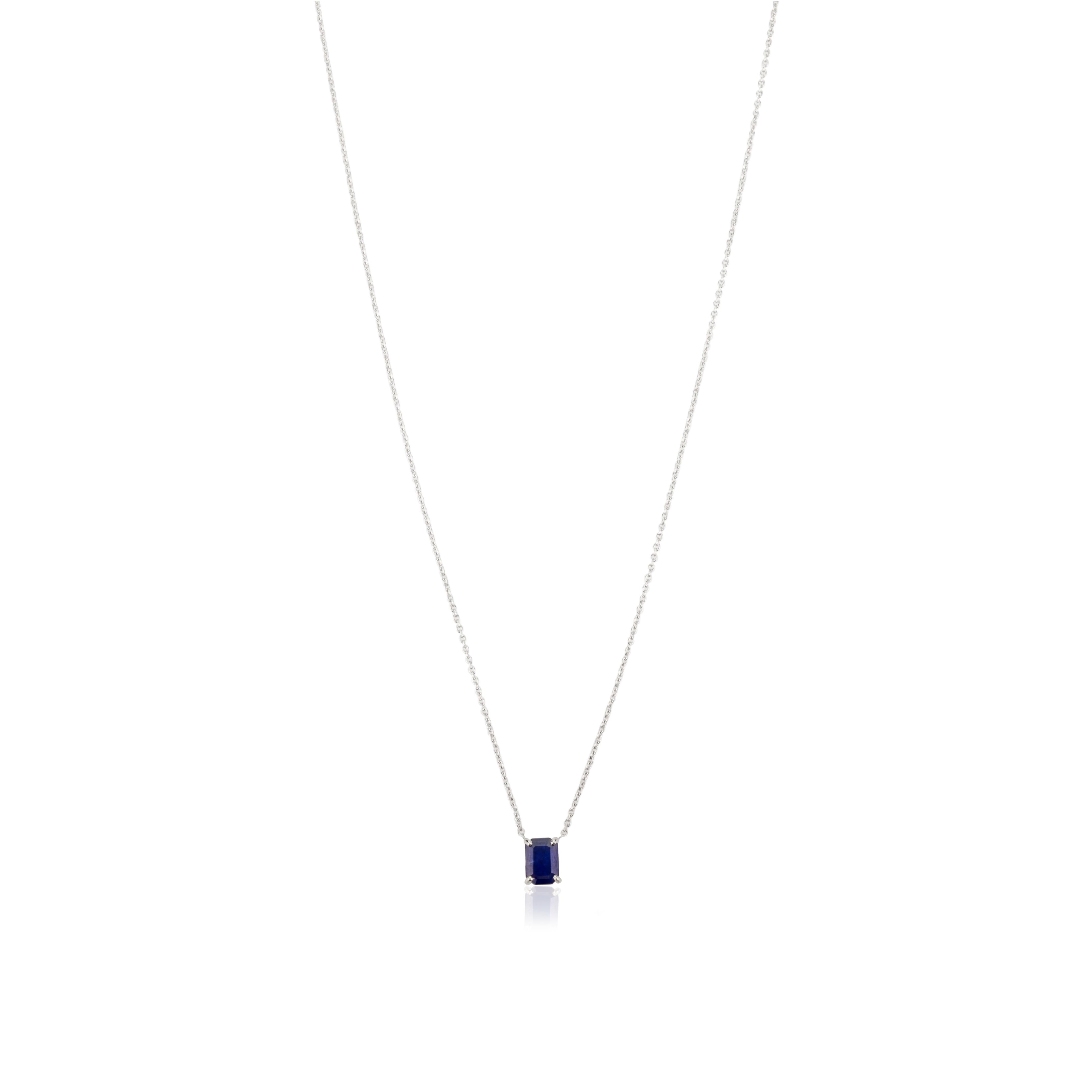 Collier pendentif en or blanc massif 14K serti de saphirs bleus taillés en octogone Neuf - En vente à New York, NY