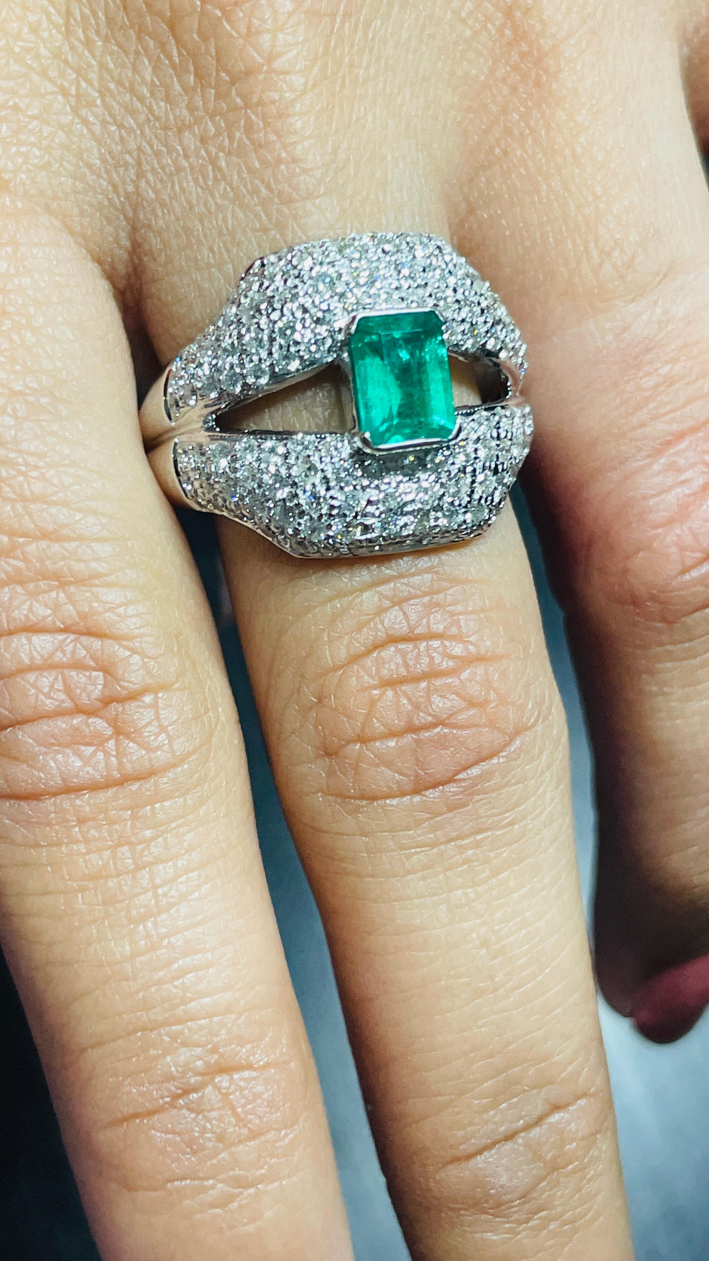 For Sale:  Regal Diamond and Emerald Split Shank Cocktail Ring in 18K White Gold 2