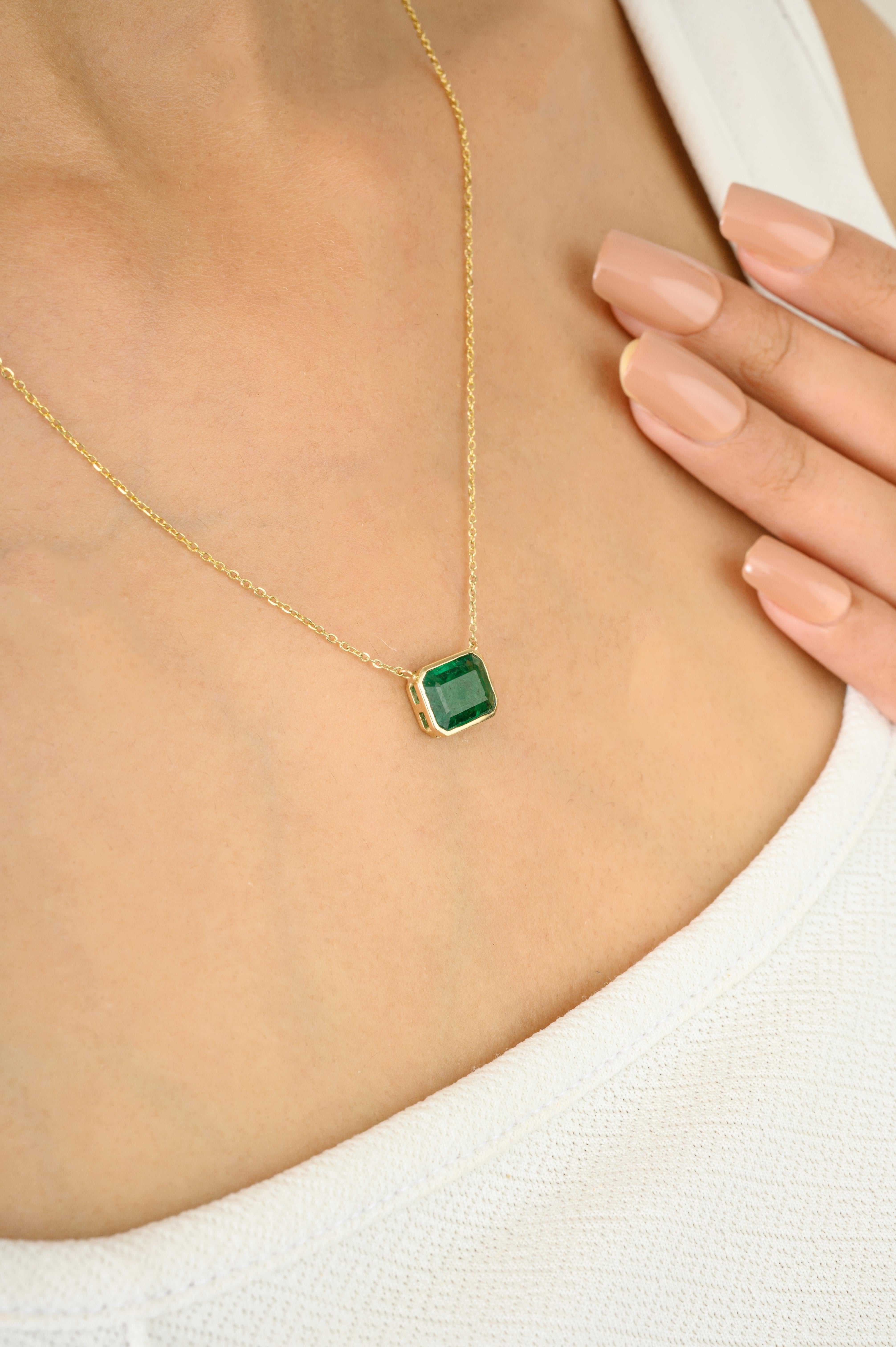 Collier de chaîne en or jaune massif 14k avec émeraude de taille octogonale Pour femmes en vente