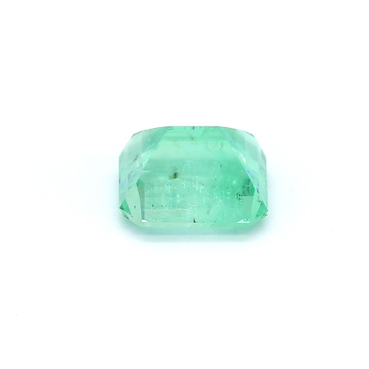 An amazing Russian Emerald which allows jewelers to create a unique piece of wearable art.
This exceptional quality gemstone would make a custom-made jewelry design. Perfect for a Ring or Pendant.

Shape - Octagon
Weight - 2.63 ct
Treatment -