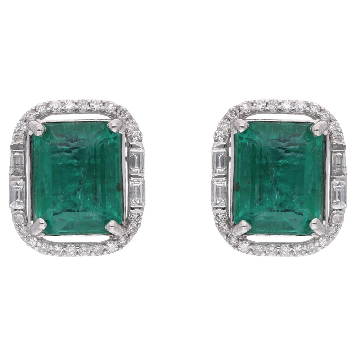 Boucles d
oreilles Halo en or blanc 18 carats avec émeraude zambienne taillée en octogone et diamant