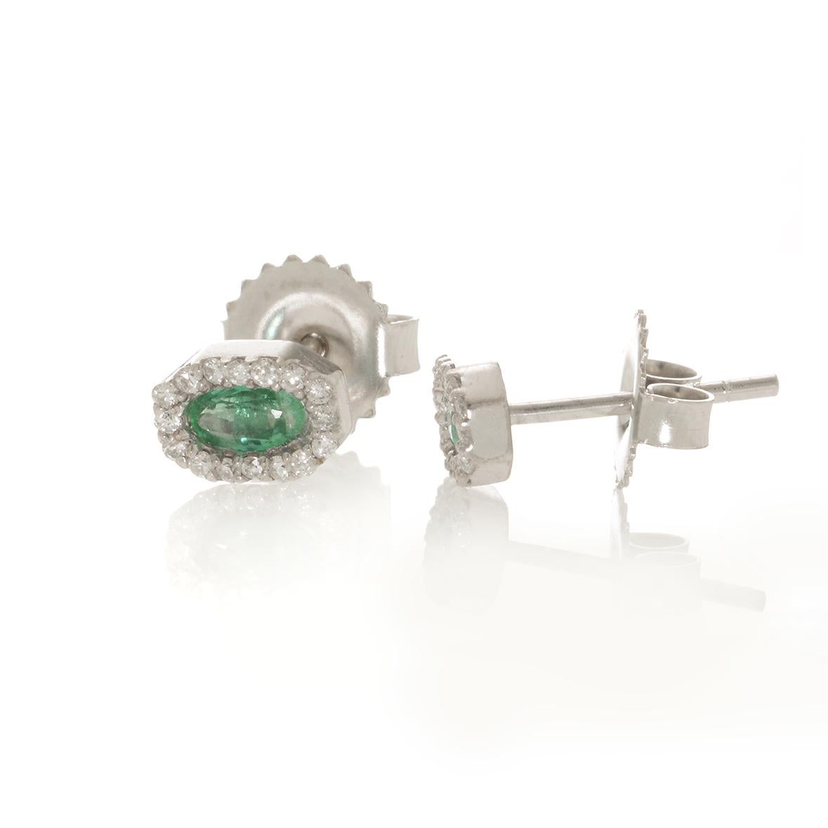 Achteckige Smaragd- und Diamant-Ohrringe im Angebot 1